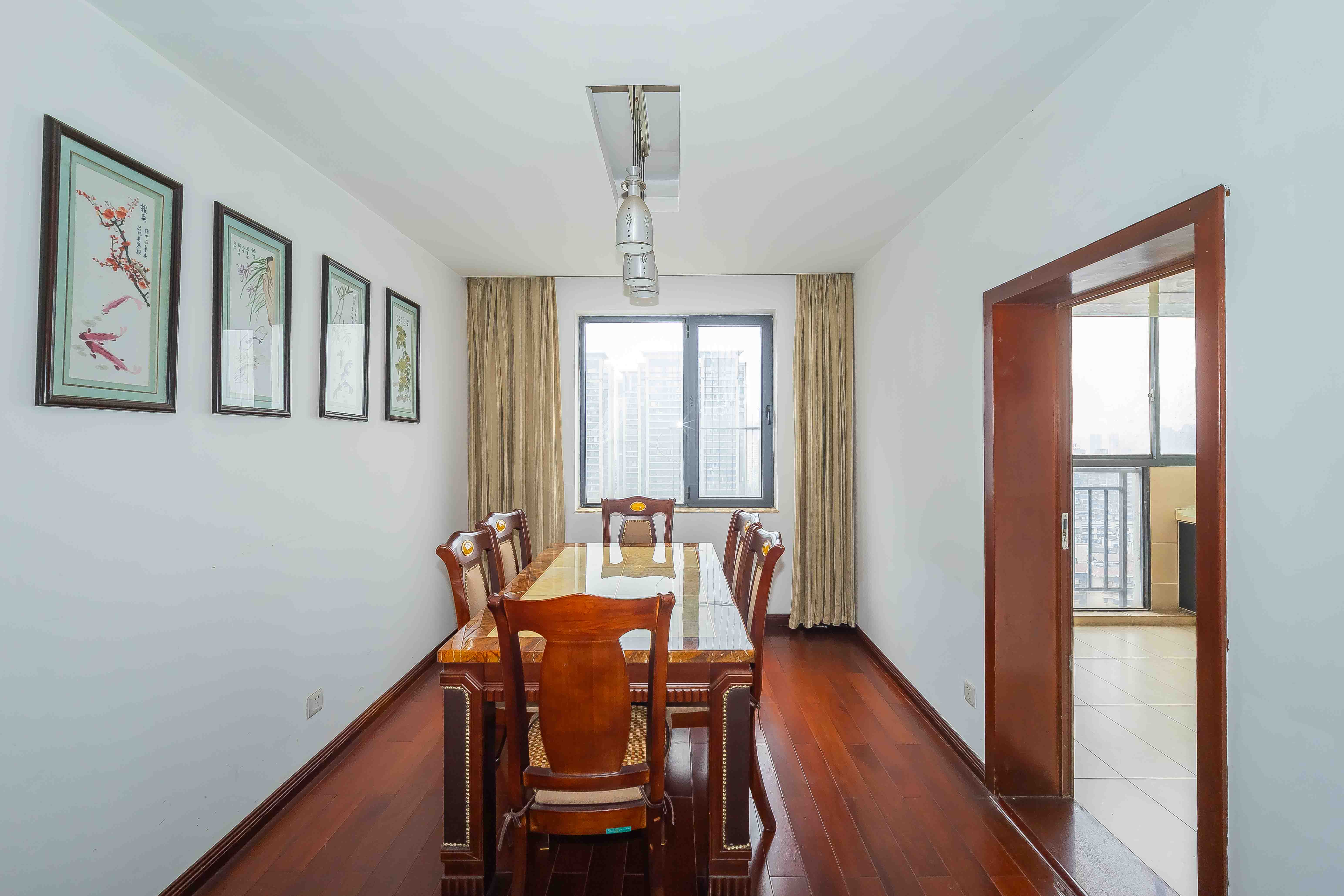 三万英尺 4室2厅2卫 198.0万 三万英尺 4室2厅2卫 198.0万客厅