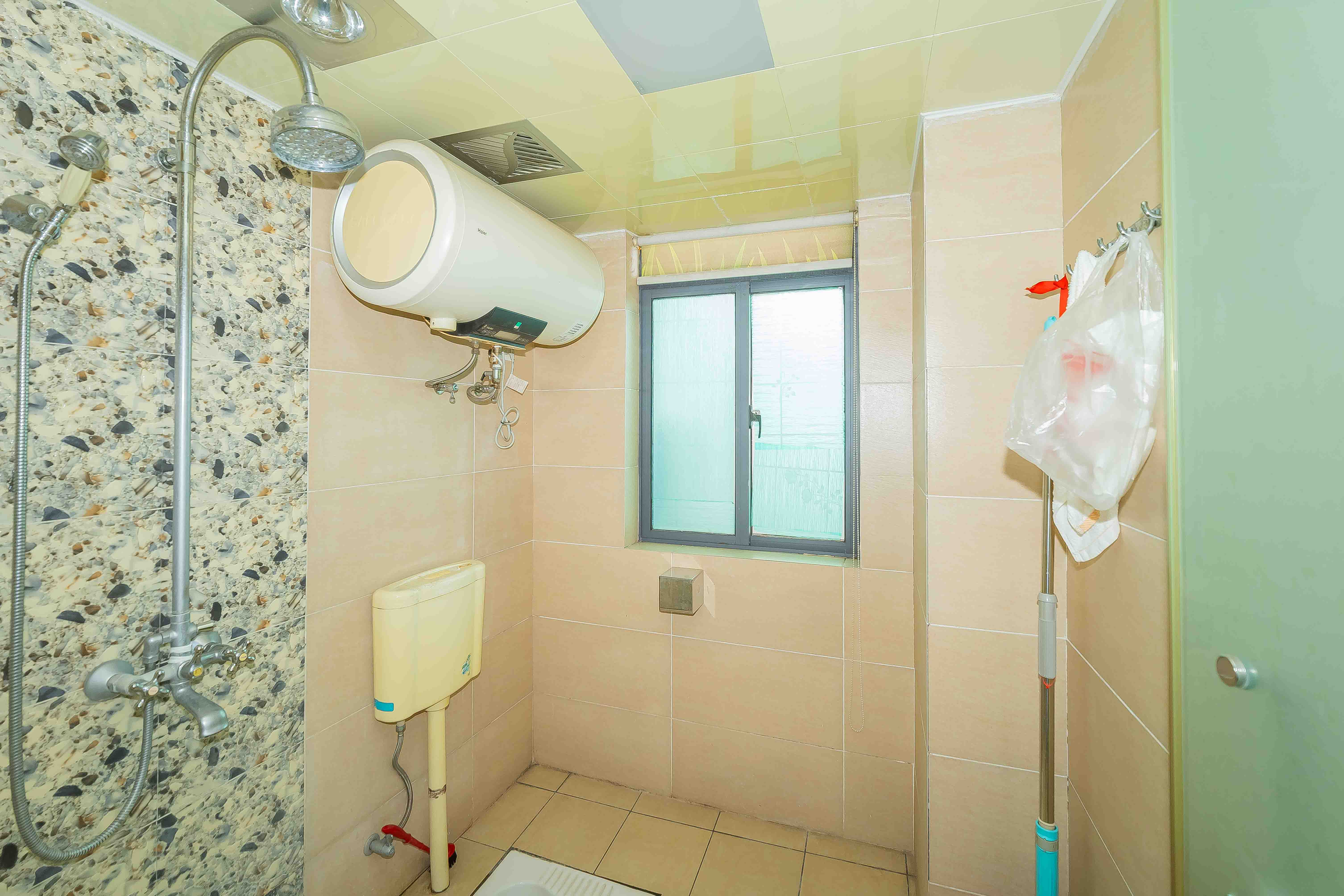 三万英尺 4室2厅2卫 198.0万 三万英尺 4室2厅2卫 198.0万卫生间