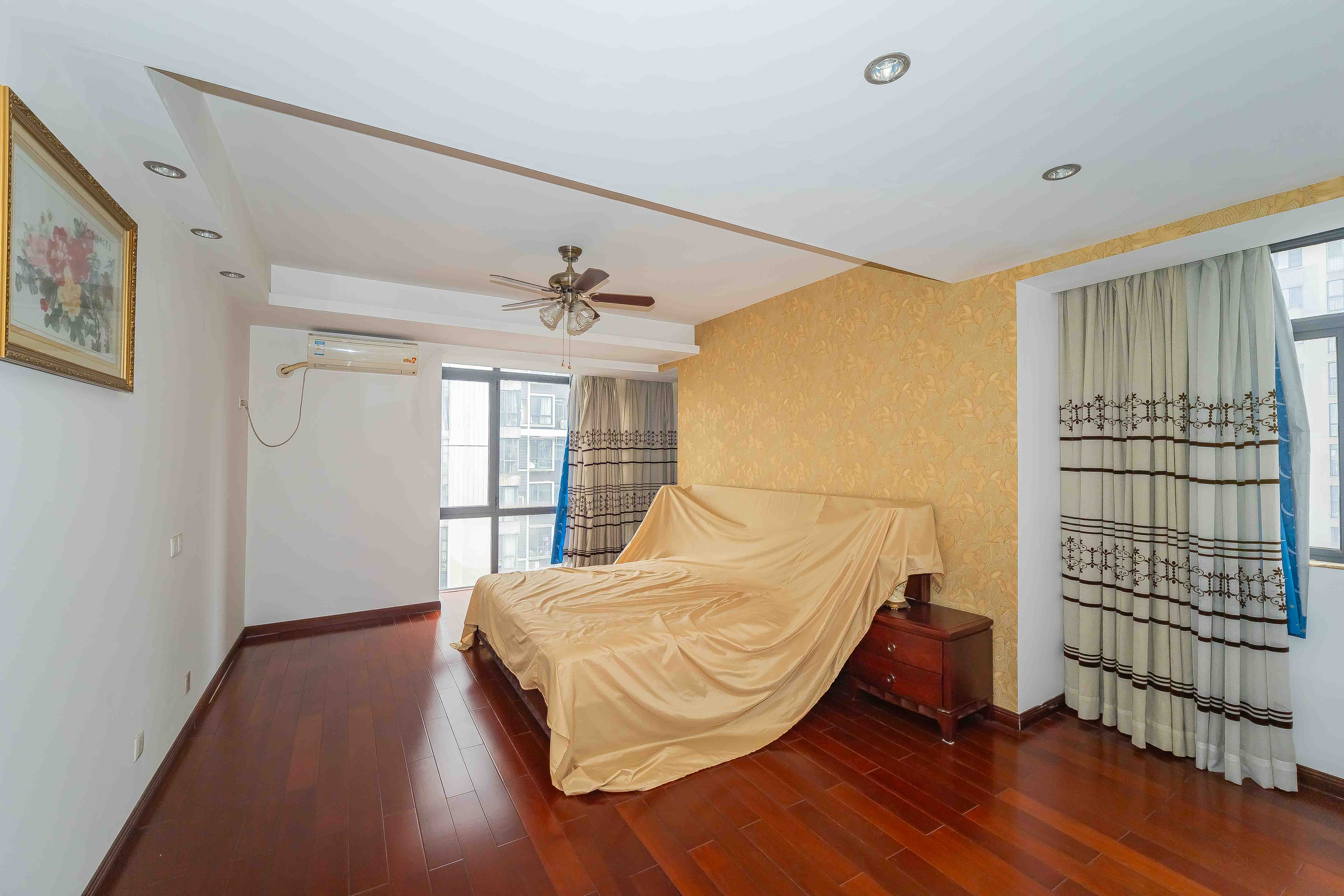 三万英尺 4室2厅2卫 198.0万 三万英尺 4室2厅2卫 198.0万卧室