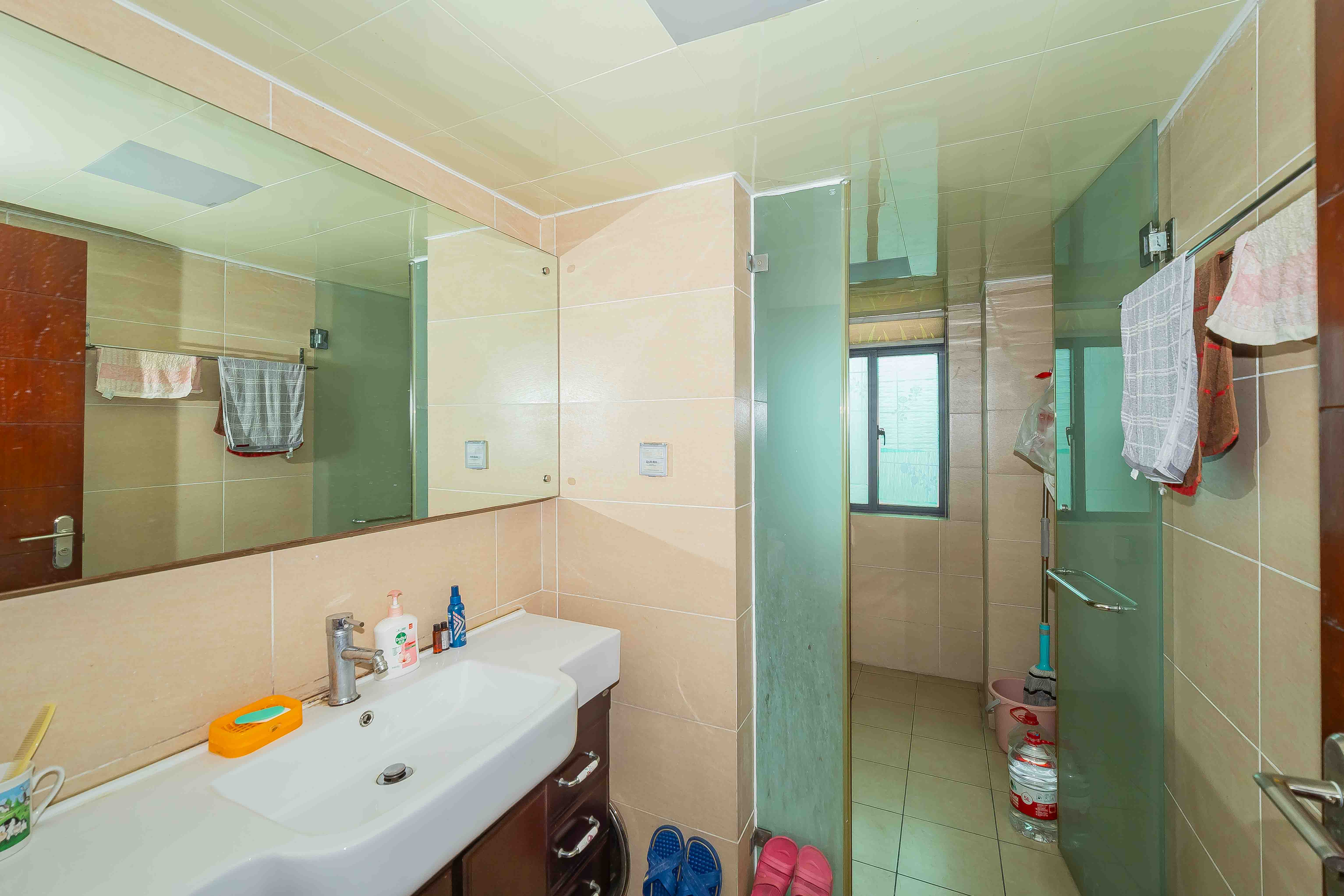 三万英尺 4室2厅2卫 198.0万 三万英尺 4室2厅2卫 198.0万卫生间