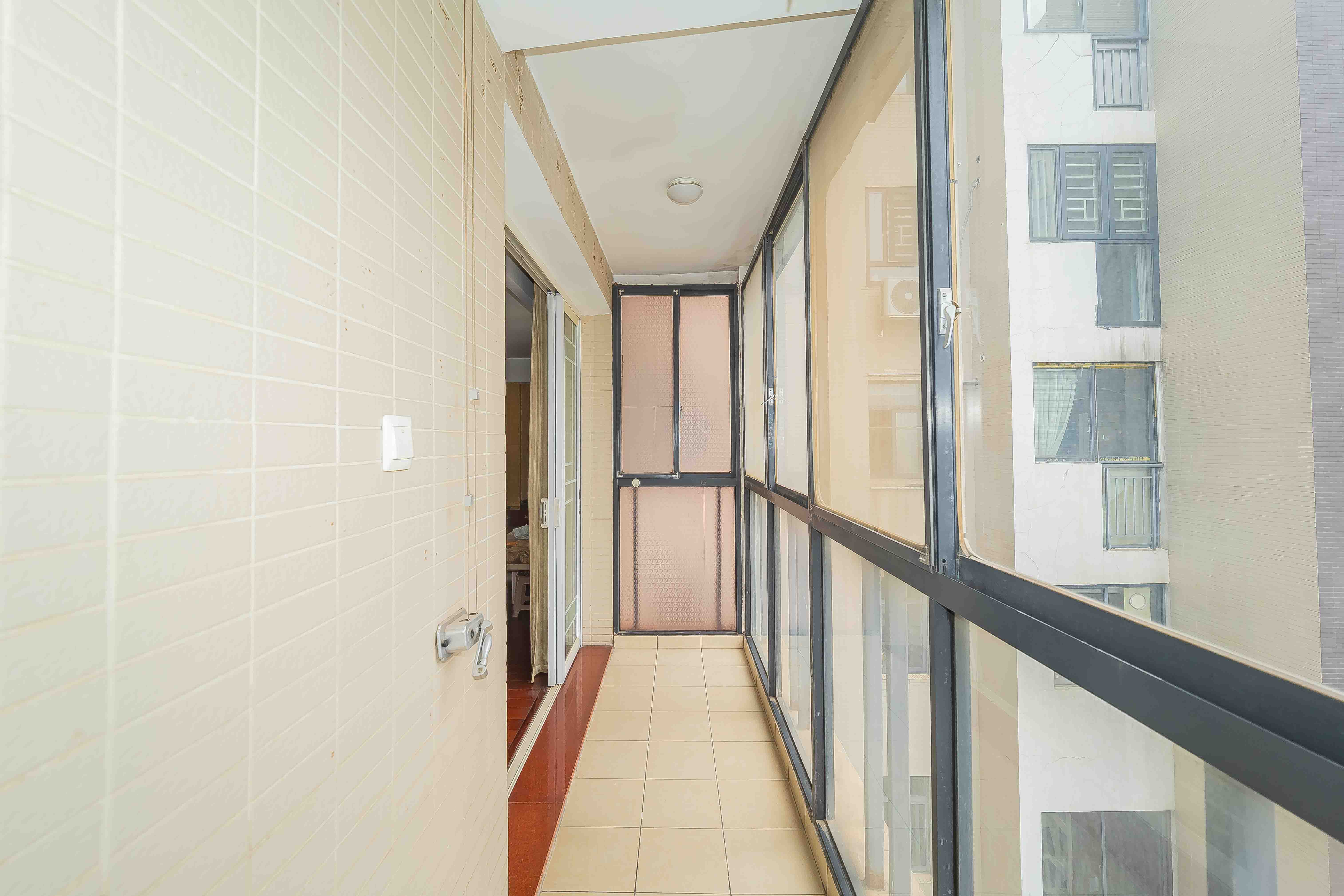 三万英尺 4室2厅2卫 198.0万 三万英尺 4室2厅2卫 198.0万阳台