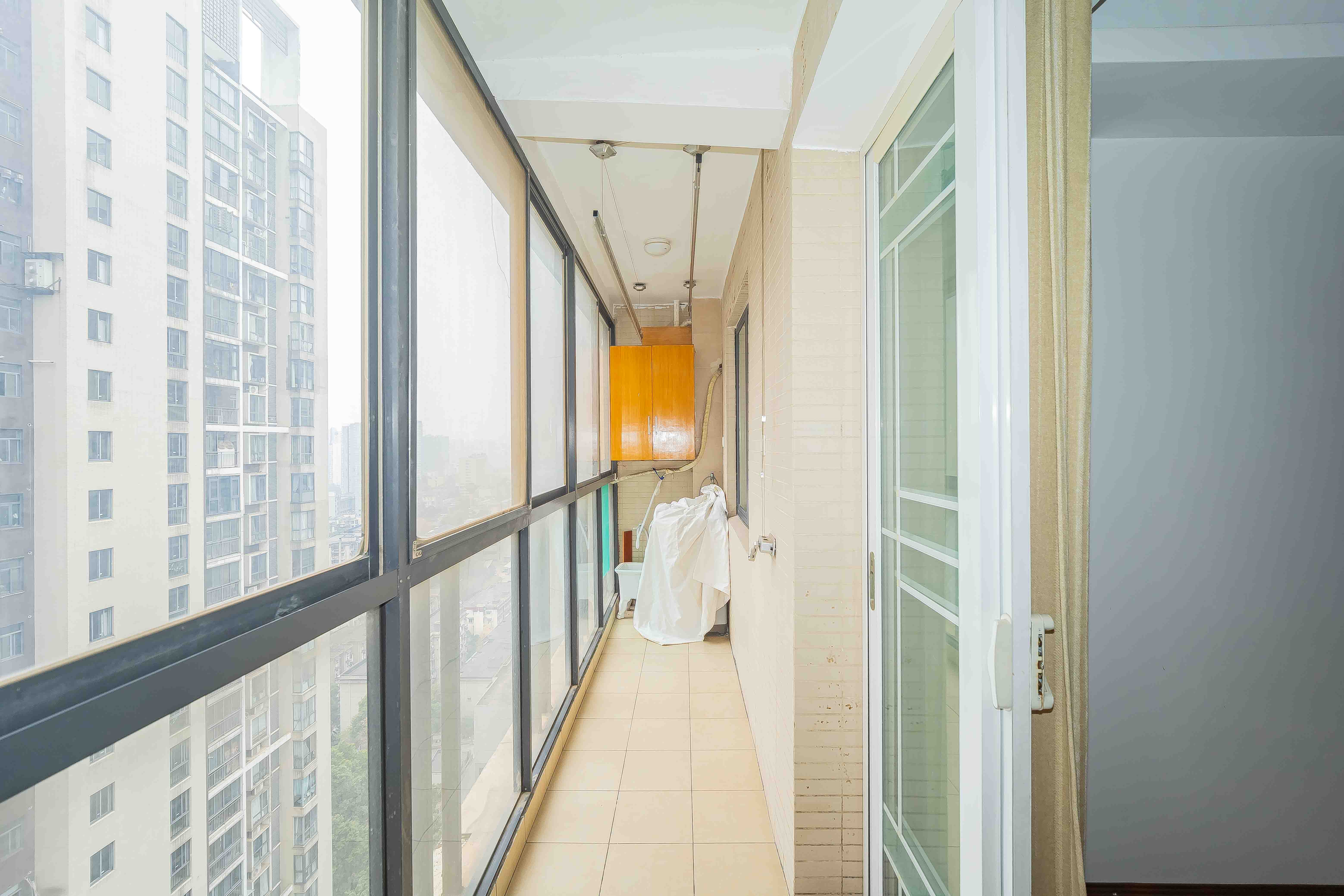 三万英尺 4室2厅2卫 198.0万 三万英尺 4室2厅2卫 198.0万阳台