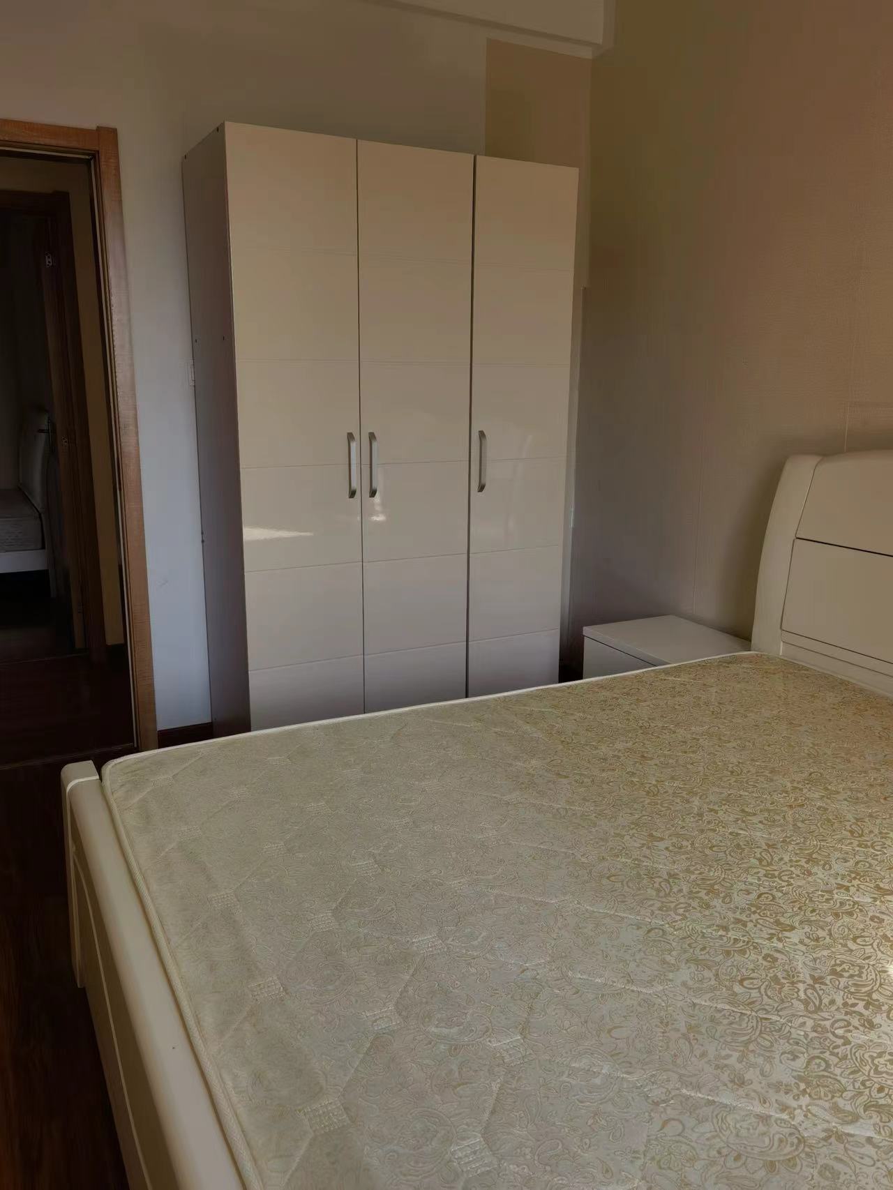 大鸿杰座  3室2厅2卫   3300.00元/月室内图