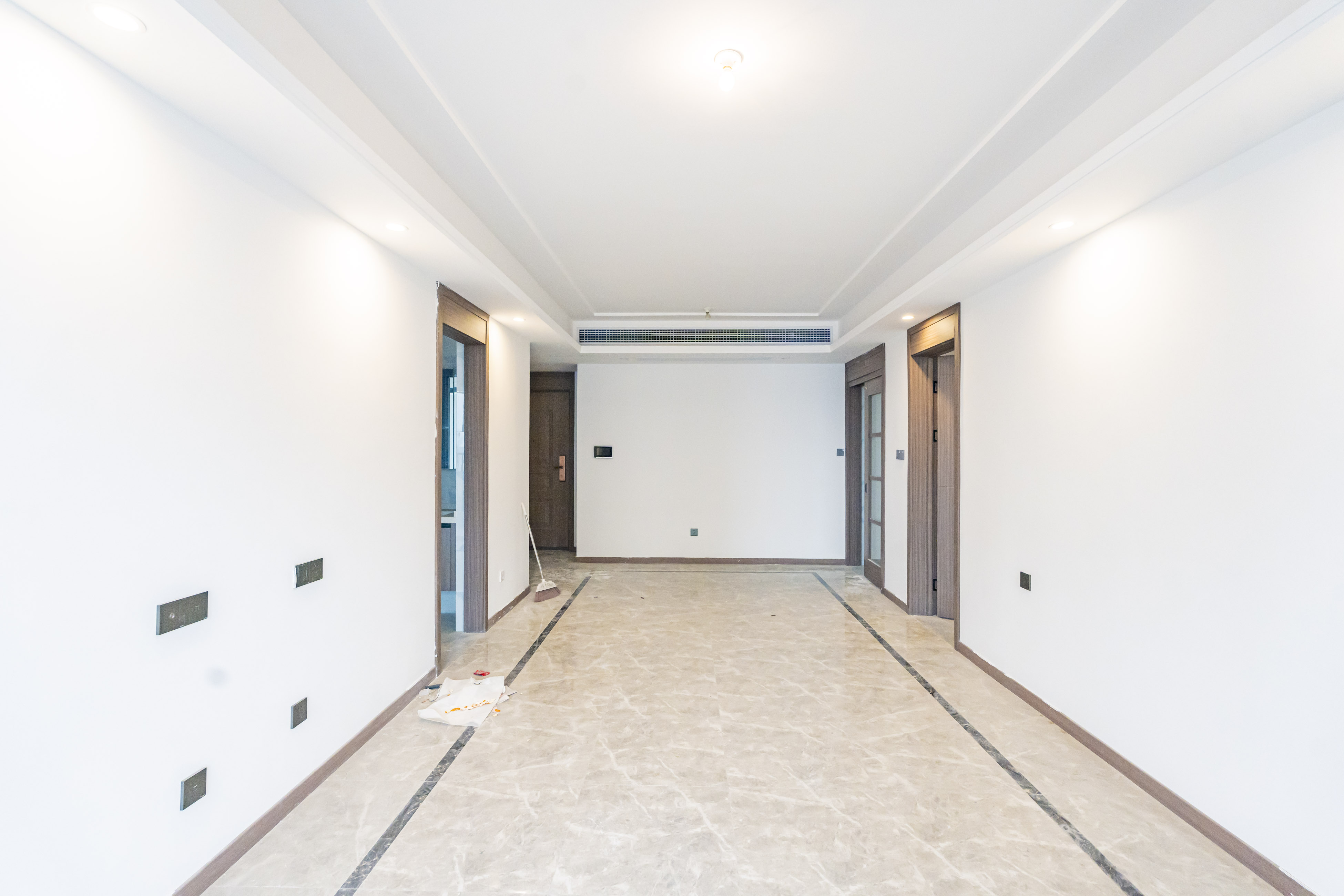 绿地V岛 3室2厅2卫 160.0万 绿地V岛 3室2厅2卫 160.0万客厅