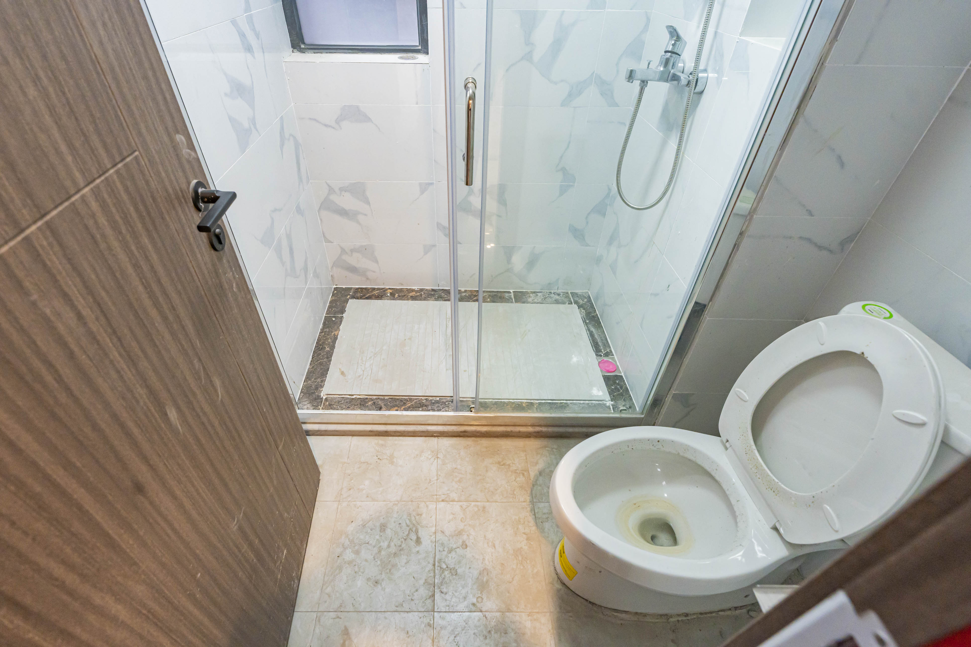 绿地V岛 3室2厅2卫 160.0万 绿地V岛 3室2厅2卫 160.0万卫生间