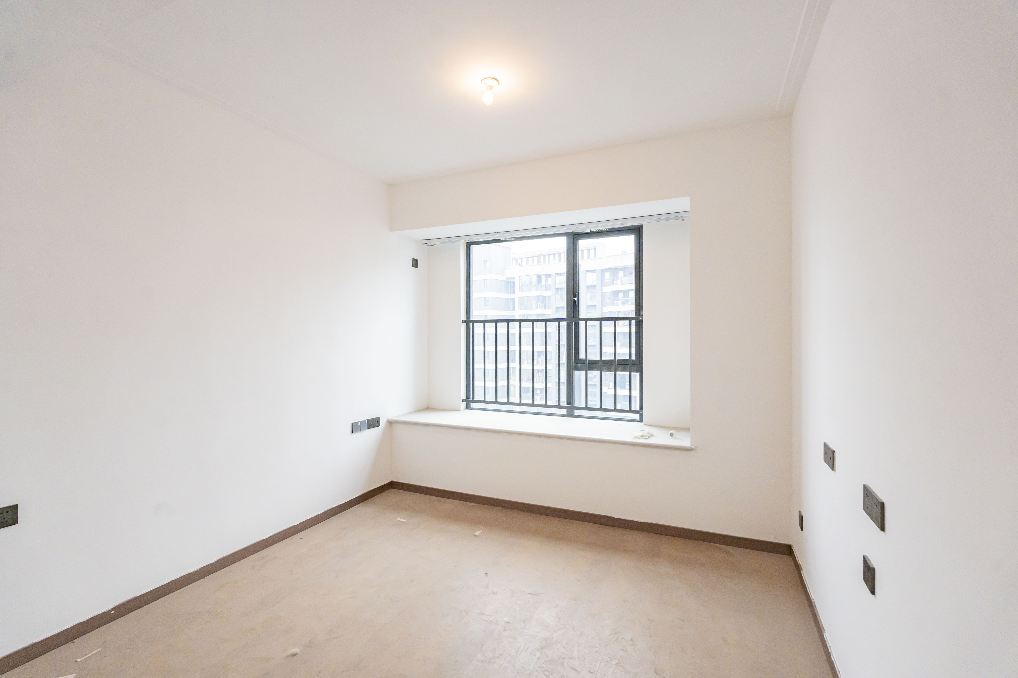 绿地V岛 3室2厅2卫 160.0万 绿地V岛 3室2厅2卫 160.0万卧室