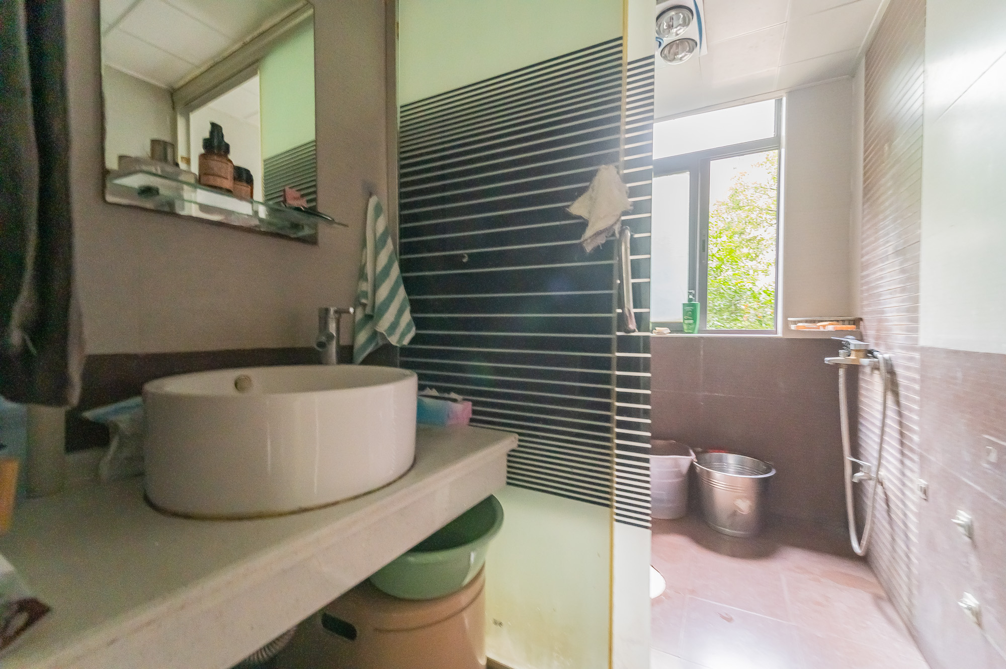 恒基凯旋门一二期  3室2厅1卫    65.8万 恒基凯旋门一二期  3室2厅1卫    65.8万卫生间