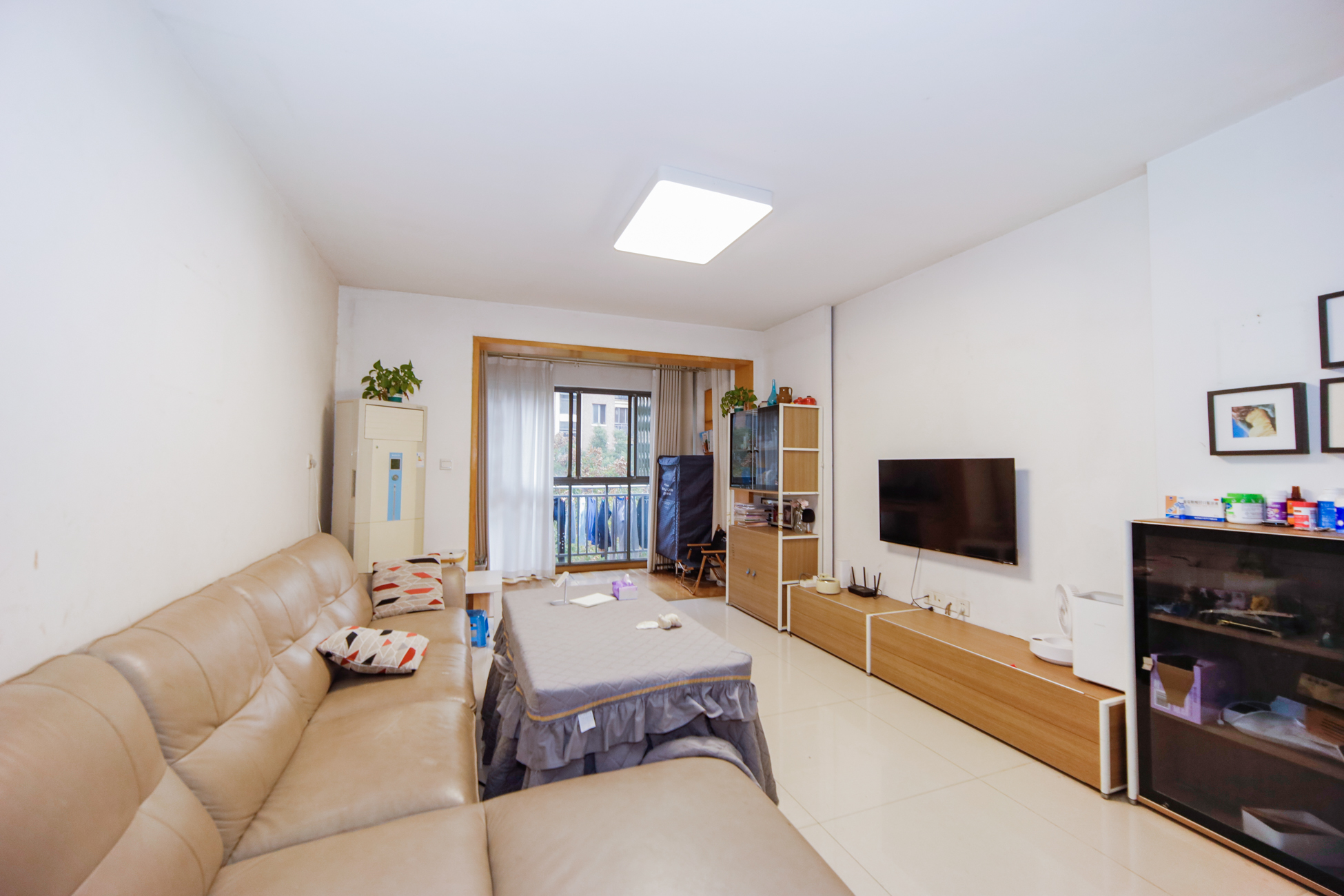 上海城小区  1室2厅2卫   117.50万客厅