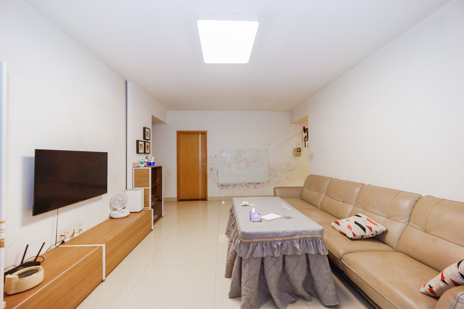 上海城小区  1室2厅2卫   117.50万客厅