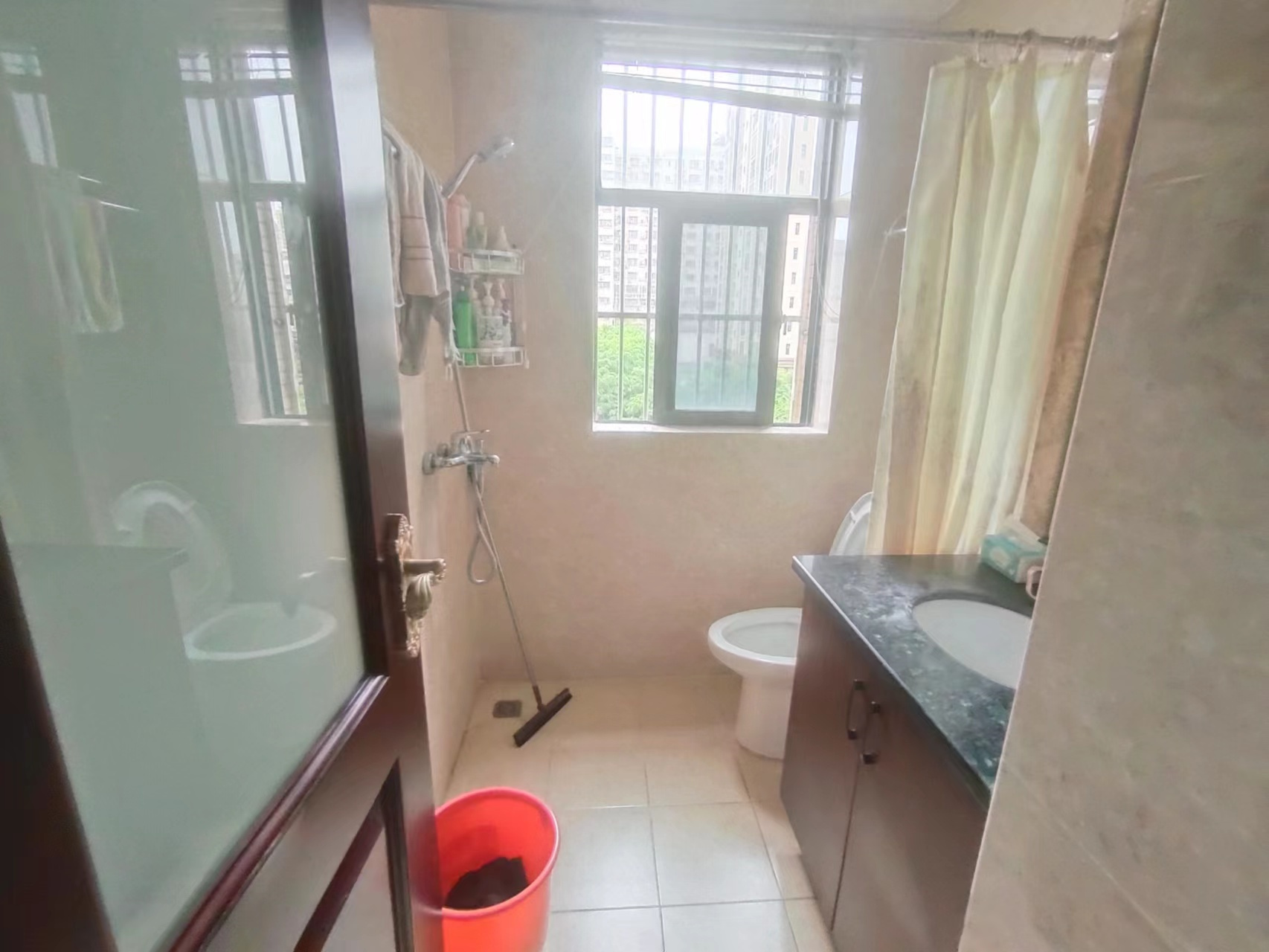 万国中央区 3室2厅2卫 215.0万 万国中央区 3室2厅2卫 215.0万室内图