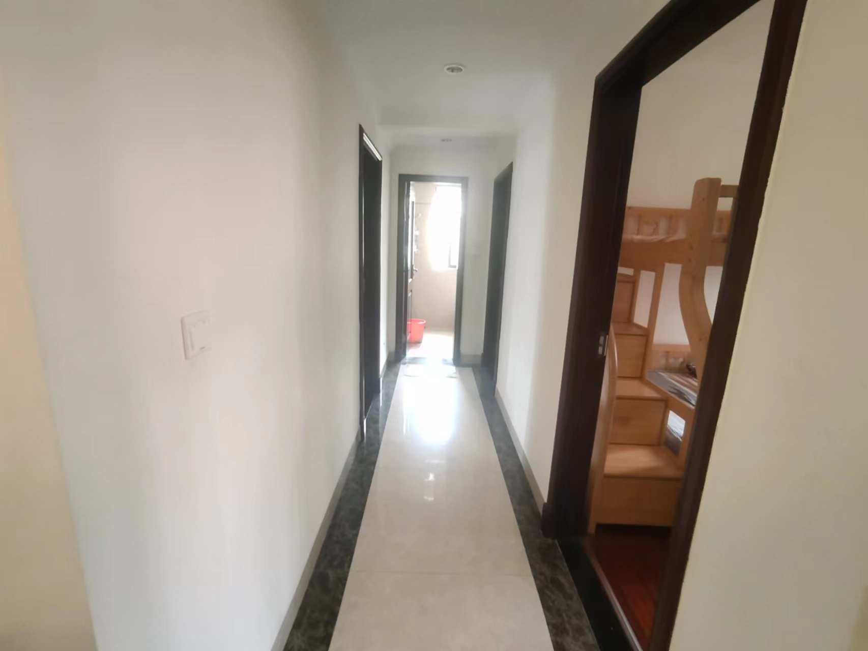 万国中央区 3室2厅2卫 215.0万 万国中央区 3室2厅2卫 215.0万室内图