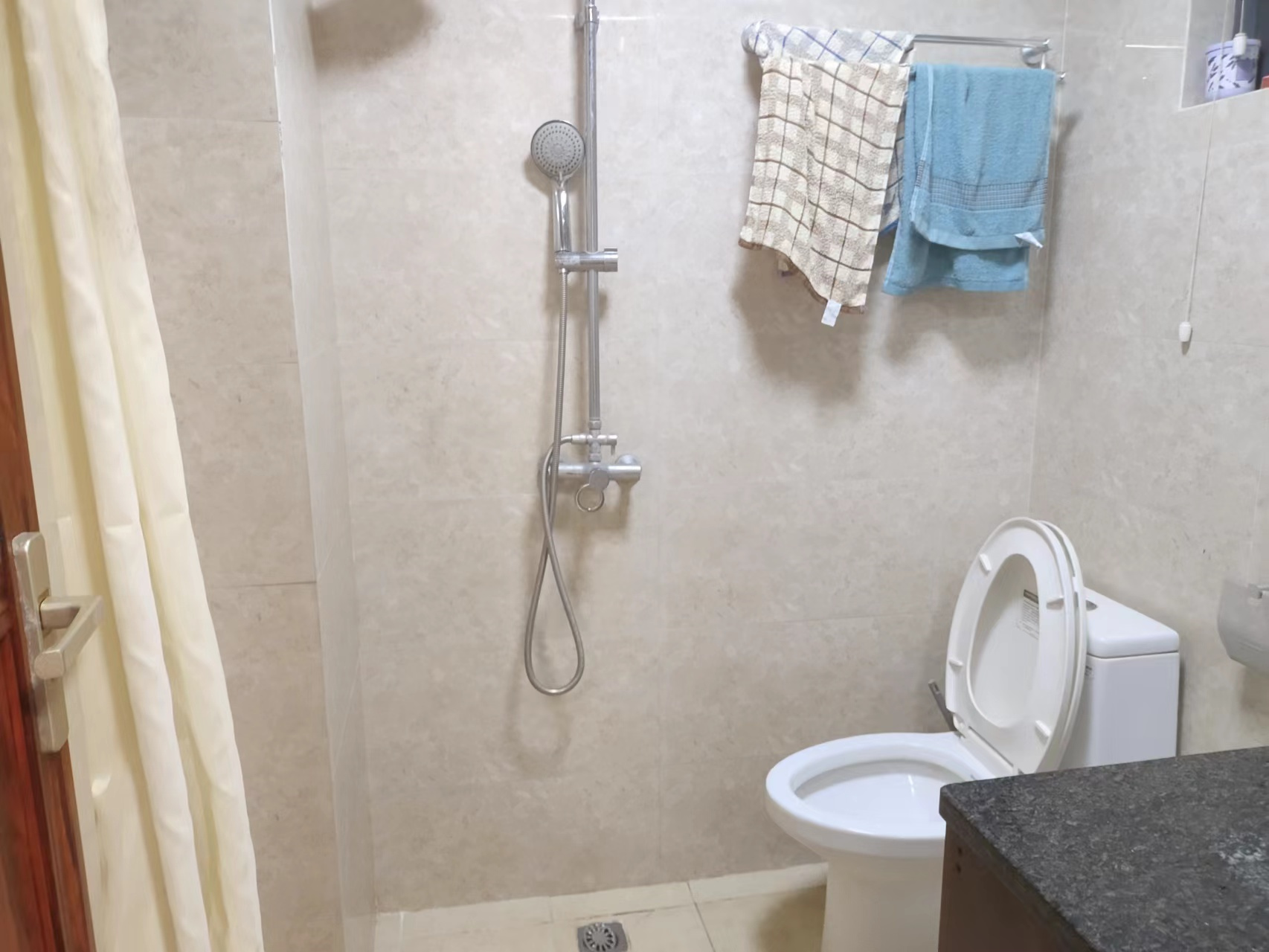 万国中央区 3室2厅2卫 215.0万 万国中央区 3室2厅2卫 215.0万室内图