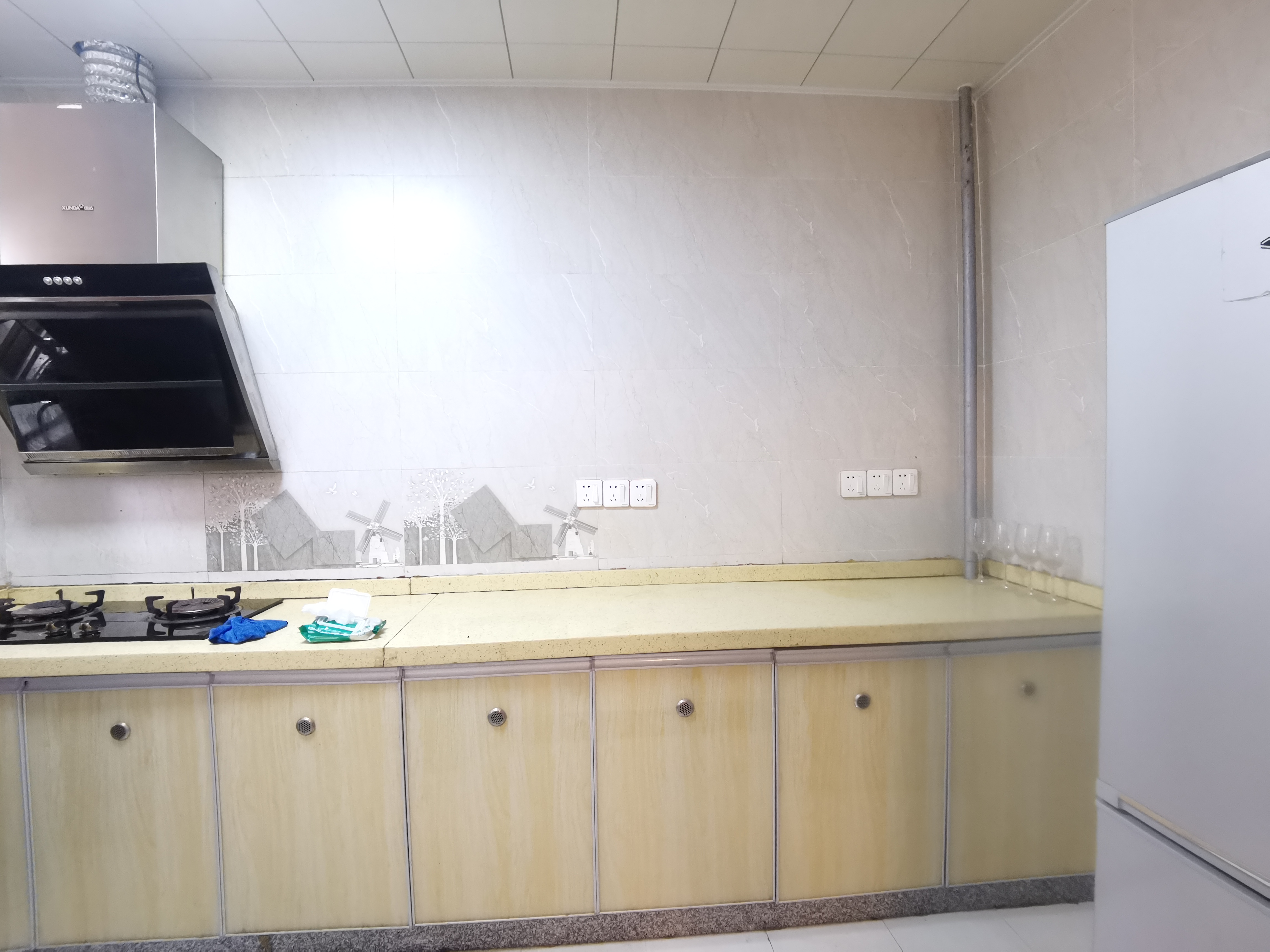 三一街区  3室2厅2卫   2000.00元/月室内图