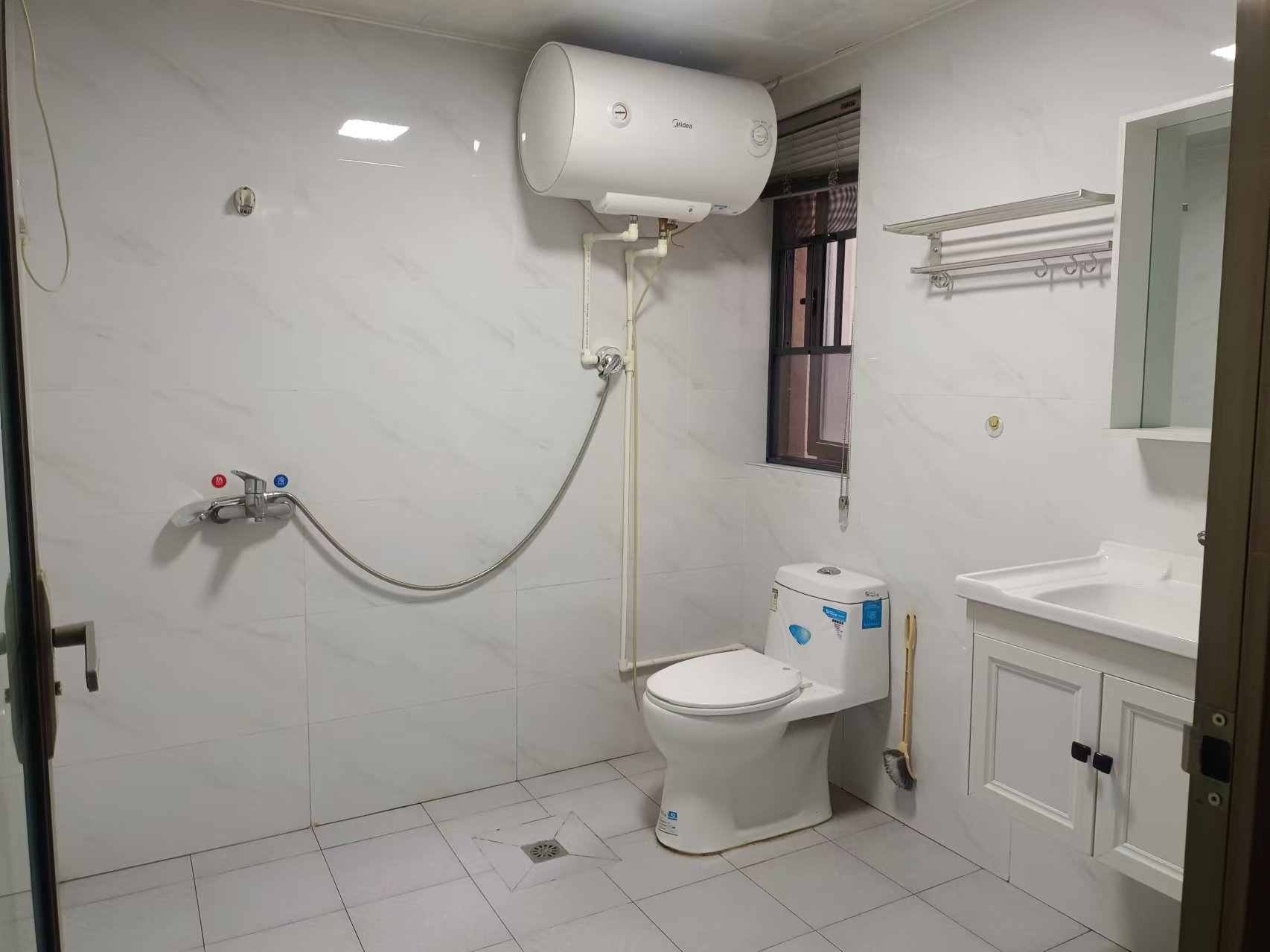 中建悦和城  4室2厅2卫   3500.00元/月室内图