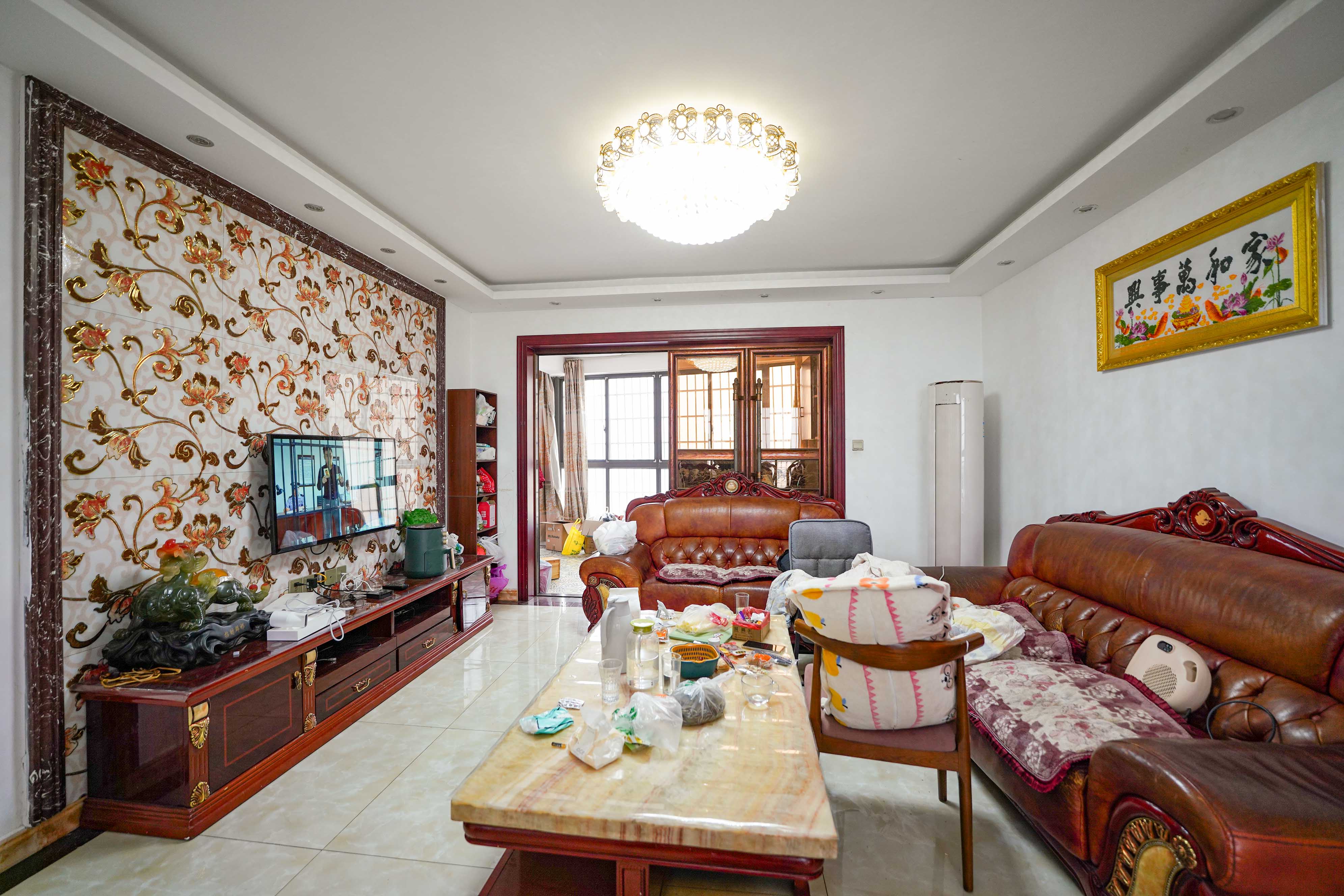 幸福庄园 4室2厅2卫 92.0万 幸福庄园 4室2厅2卫 92.0万客厅