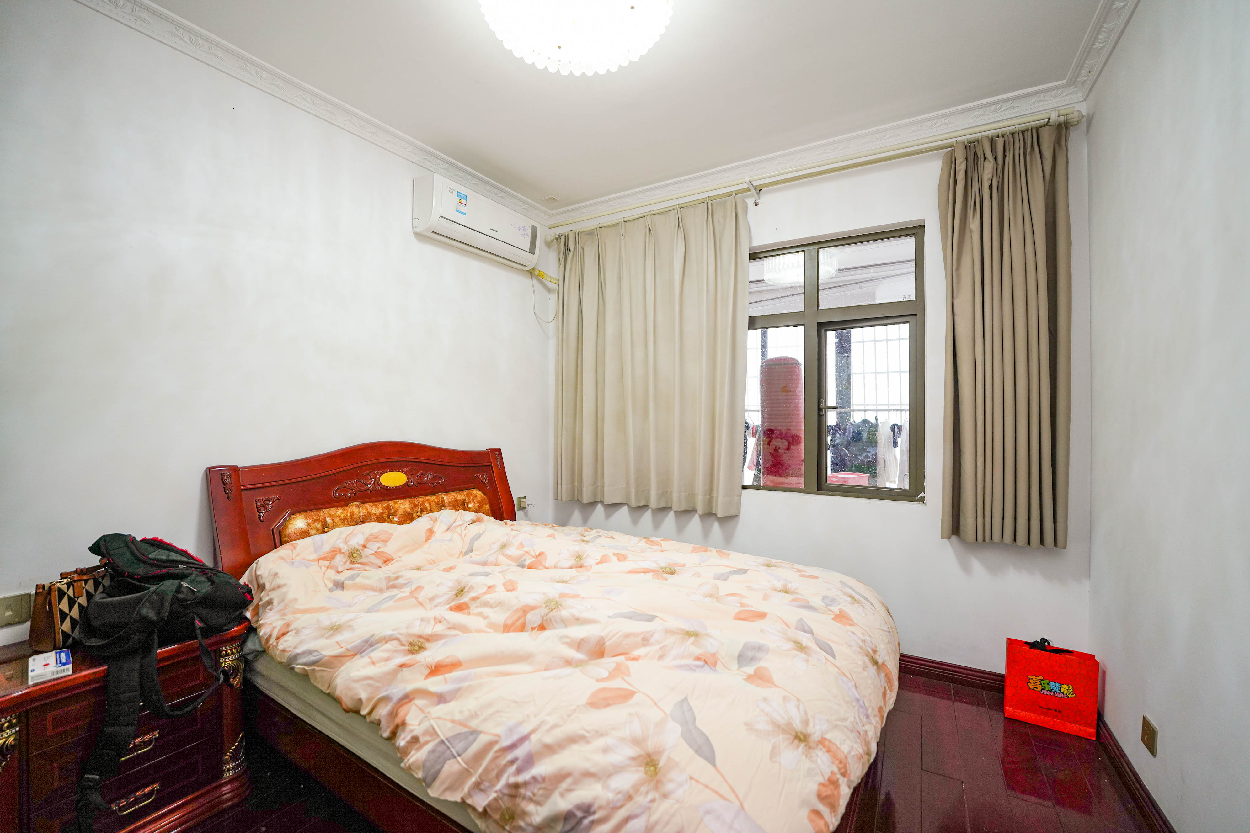 幸福庄园 4室2厅2卫 92.0万 幸福庄园 4室2厅2卫 92.0万卧室