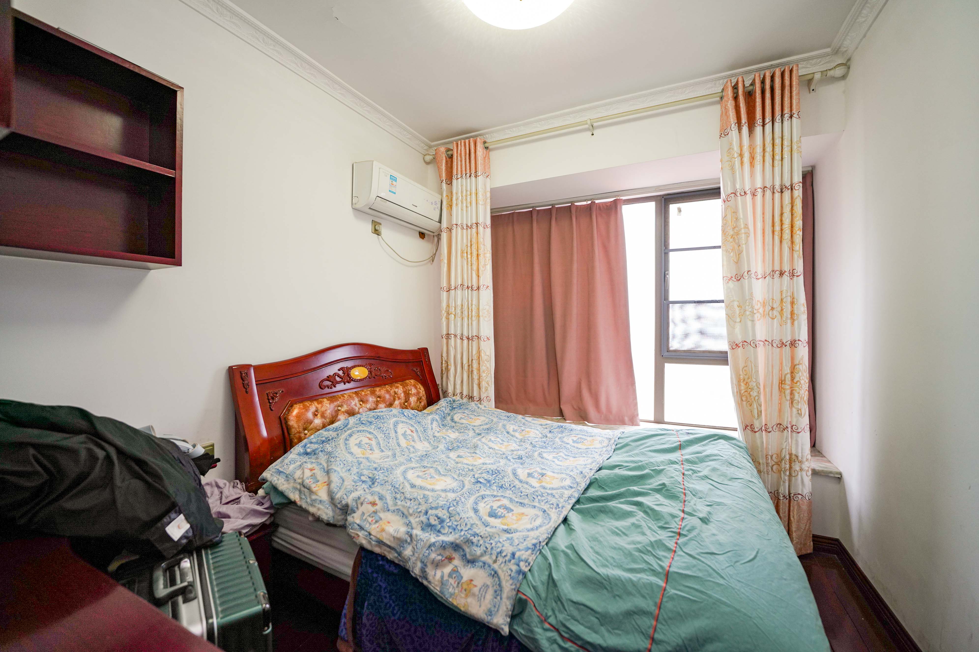 幸福庄园 4室2厅2卫 92.0万 幸福庄园 4室2厅2卫 92.0万卧室