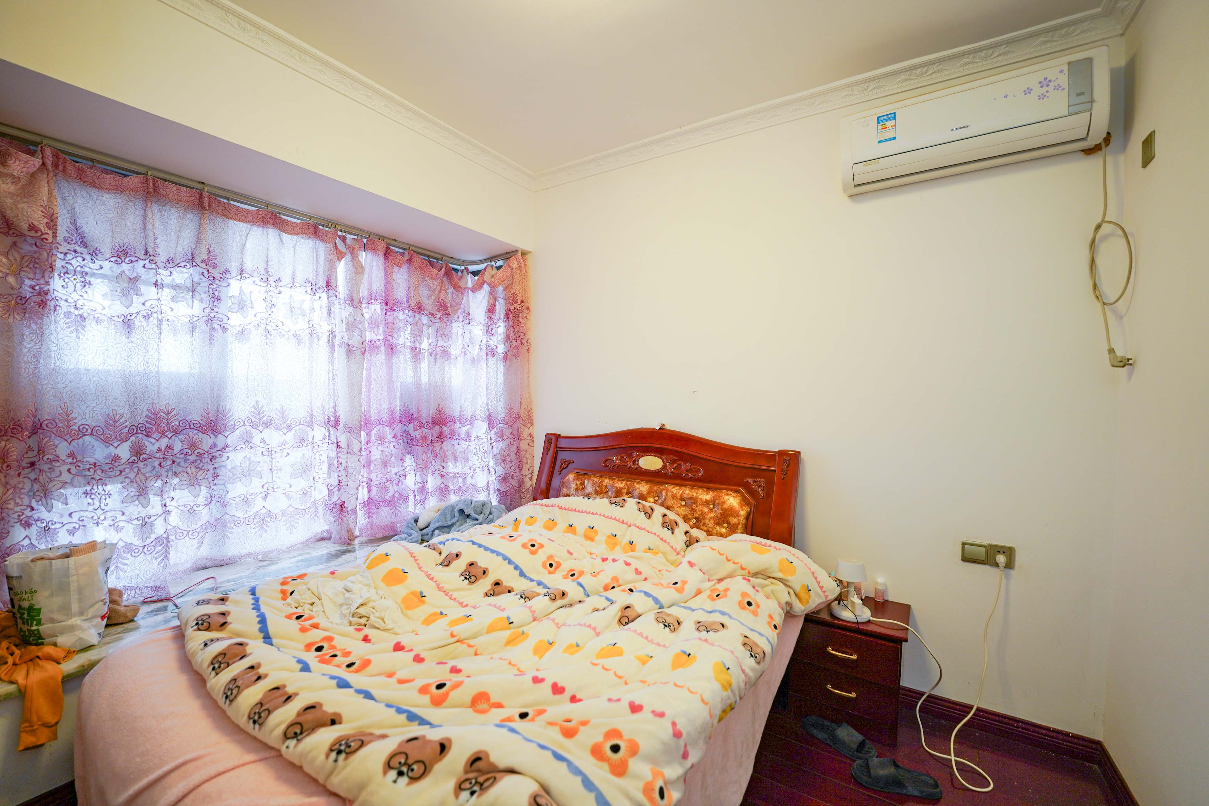 幸福庄园 4室2厅2卫 92.0万 幸福庄园 4室2厅2卫 92.0万卧室