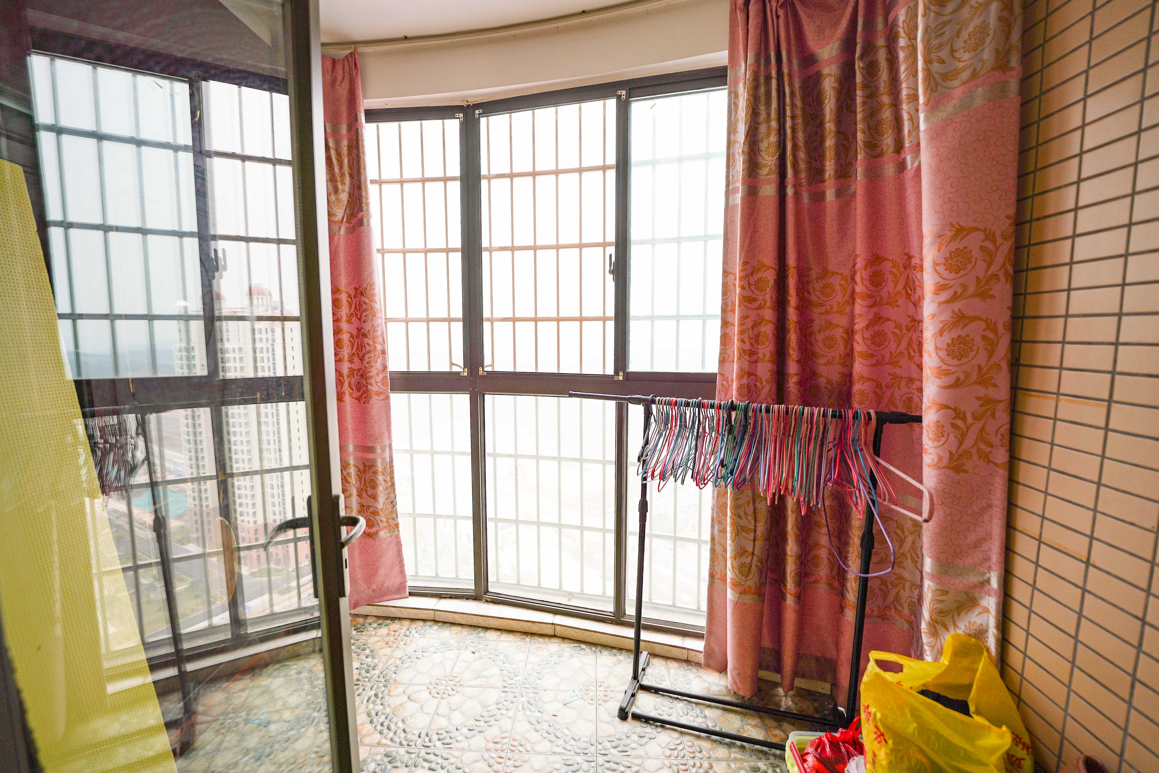 幸福庄园 4室2厅2卫 92.0万 幸福庄园 4室2厅2卫 92.0万阳台