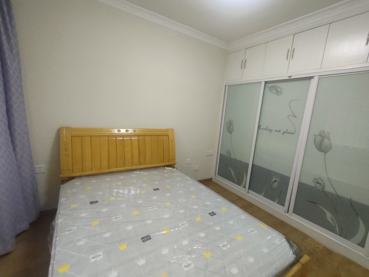 新桥小区  3室2厅2卫   2200.00元/月室内图