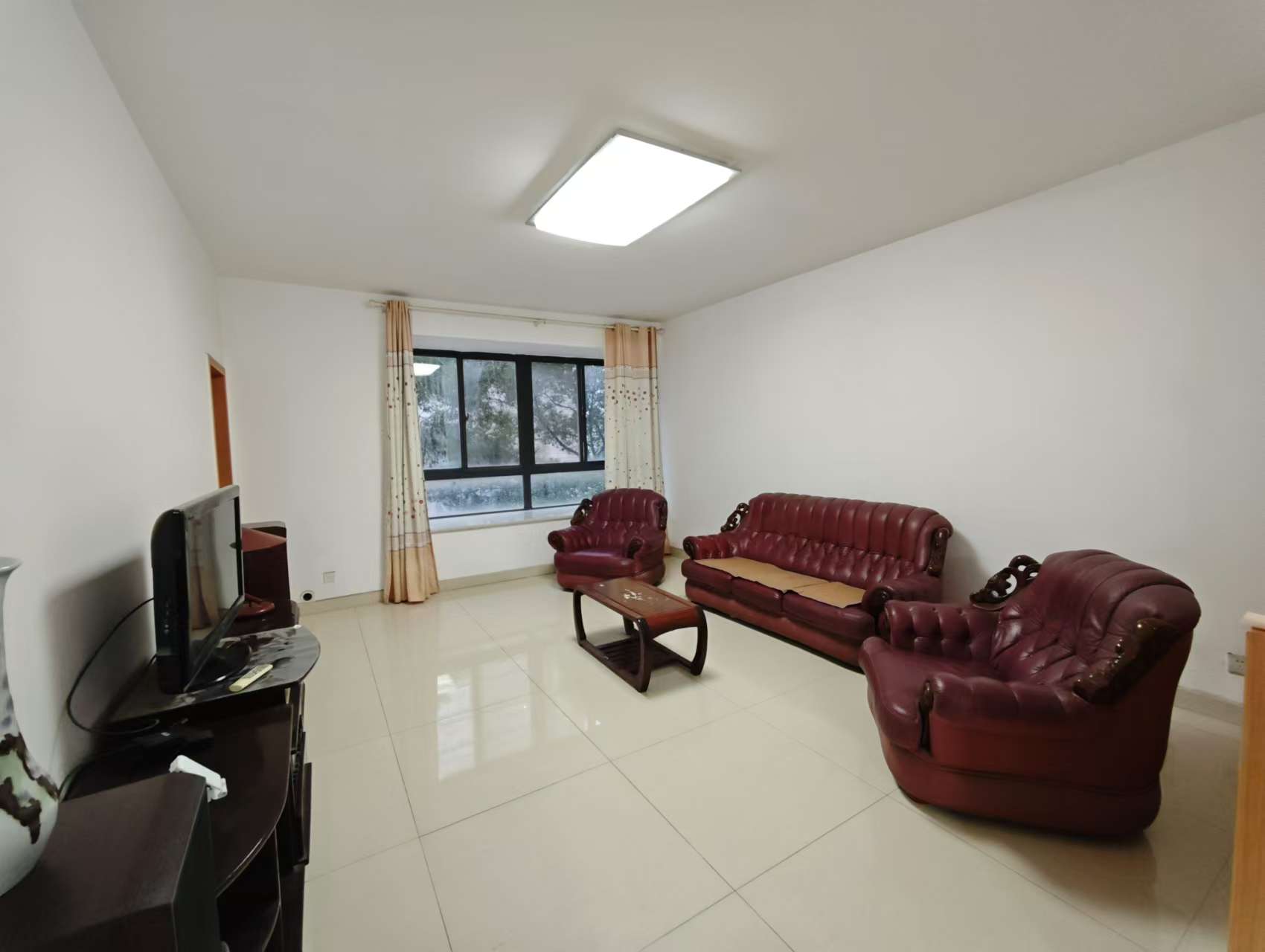 湖南省地震局单位宿舍 4室2厅2卫 3000.0元/月 湖南省地震局单位宿舍 4室2厅2卫 3000.0元/月室内图