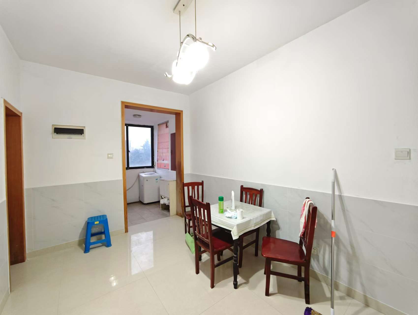 湖南省地震局单位宿舍 4室2厅2卫 3000.0元/月 湖南省地震局单位宿舍 4室2厅2卫 3000.0元/月室内图