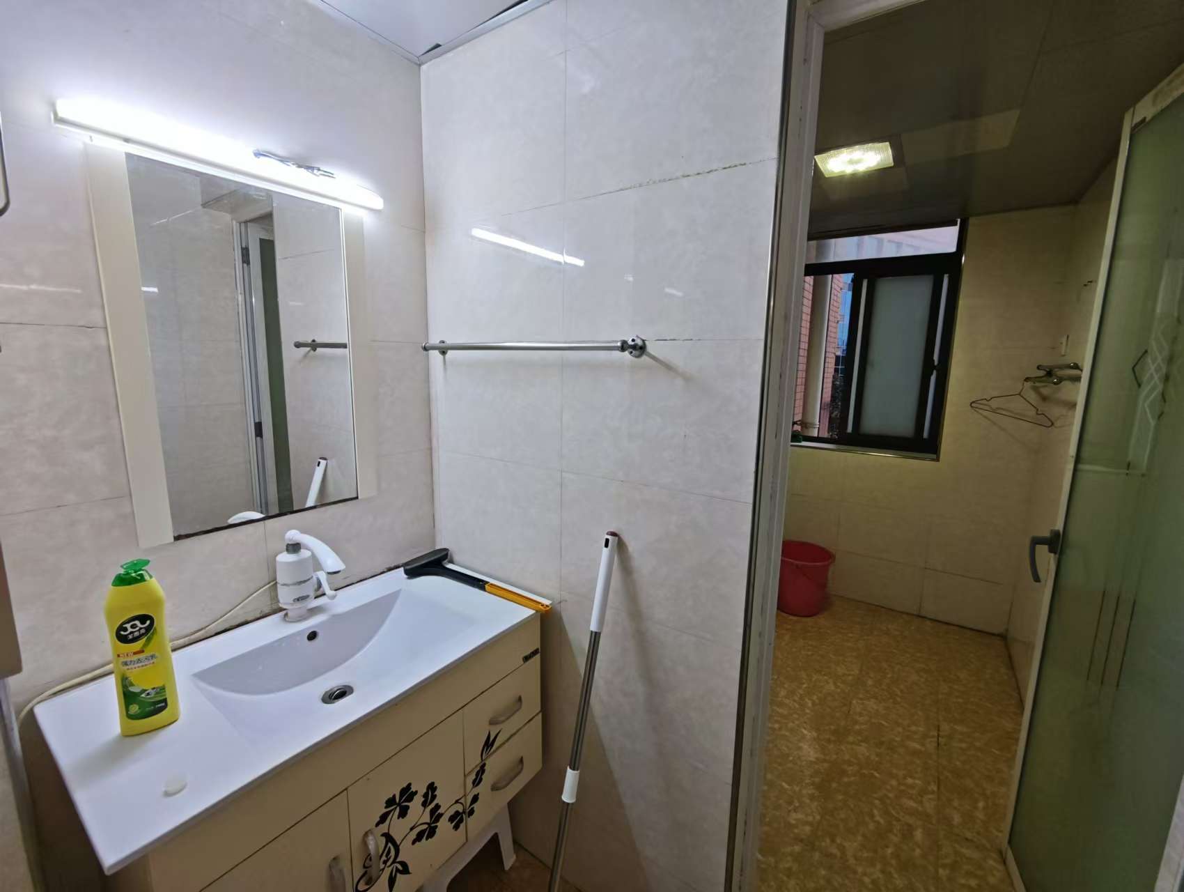 湖南省地震局单位宿舍 4室2厅2卫 3000.0元/月 湖南省地震局单位宿舍 4室2厅2卫 3000.0元/月室内图