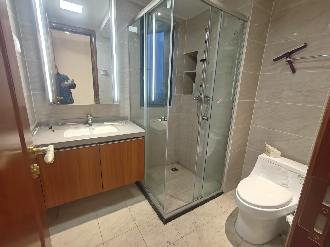 恒大华府 3室1厅2卫 1200.0元/月 恒大华府 3室1厅2卫 1200.0元/月室内图