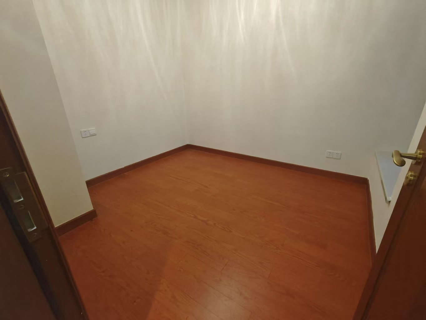 恒大华府 3室1厅2卫 1200.0元/月 恒大华府 3室1厅2卫 1200.0元/月室内图