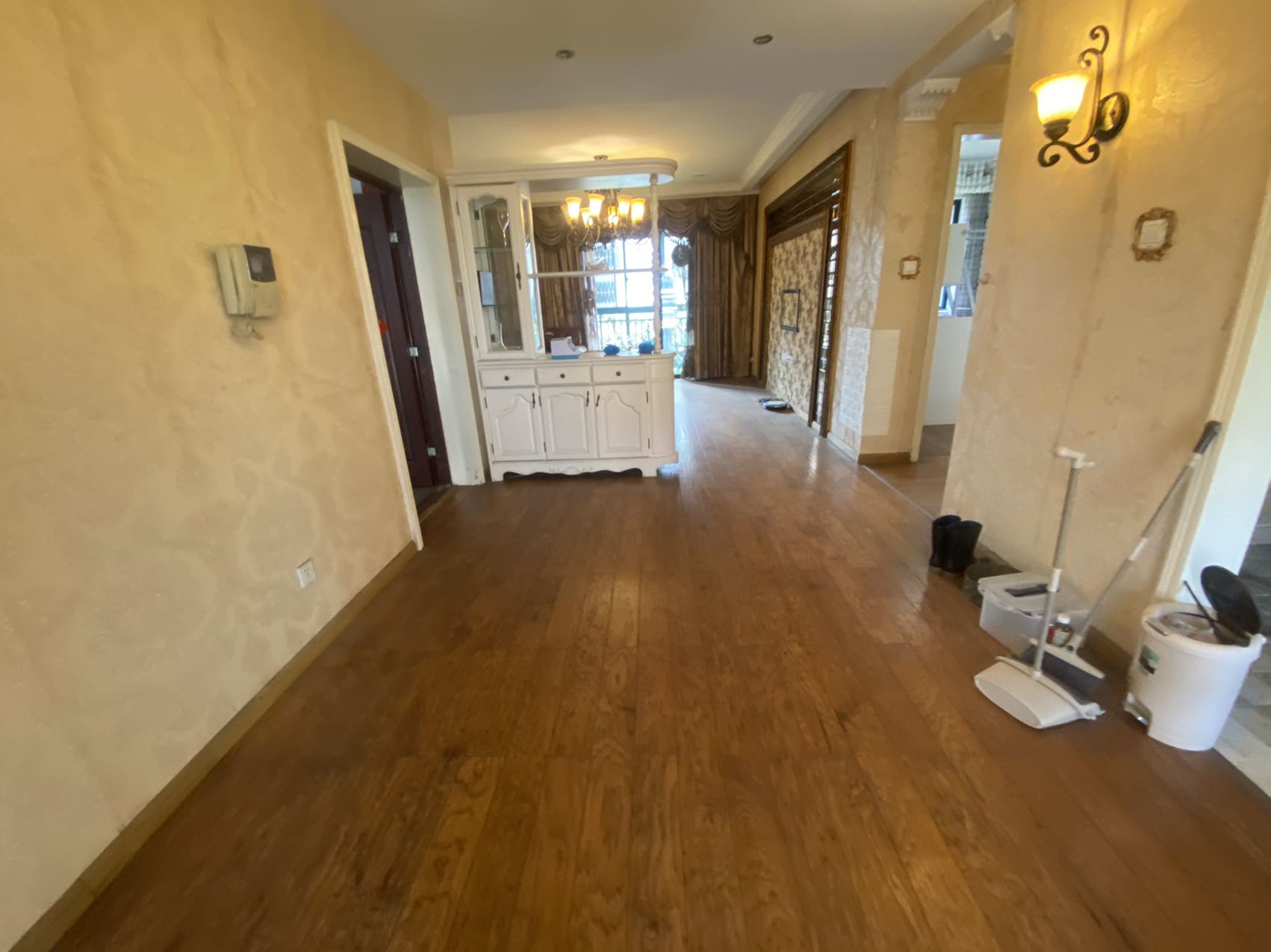 星城世家 3室2厅2卫 3500.0元/月 星城世家 3室2厅2卫 3500.0元/月室内图