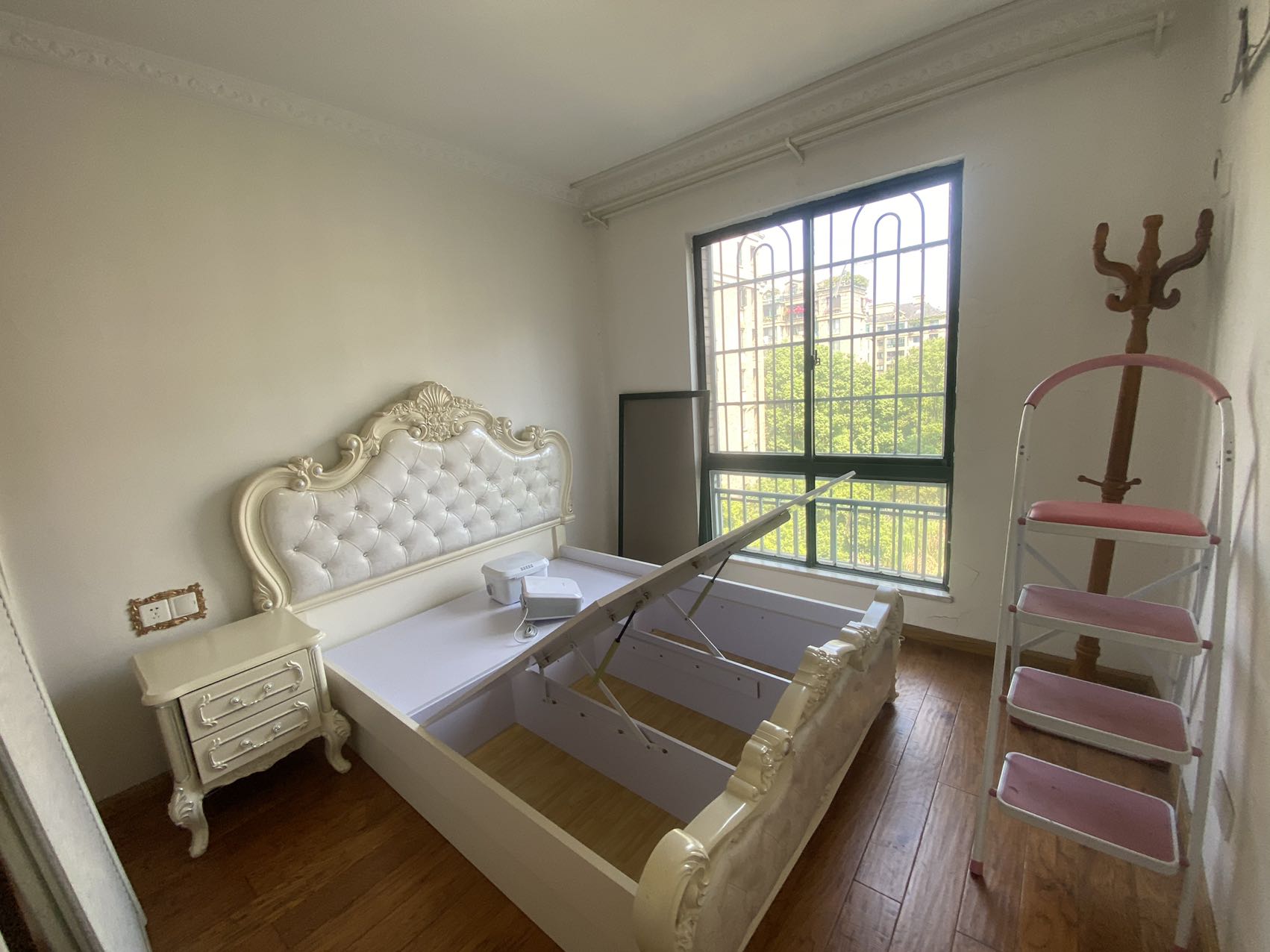 星城世家 3室2厅2卫 3500.0元/月 星城世家 3室2厅2卫 3500.0元/月室内图