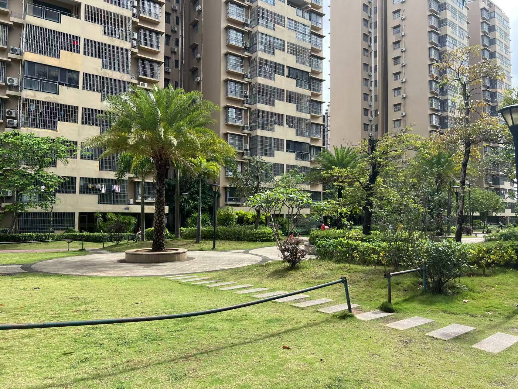 枫林雅郡 2室2厅2卫 130.0万 枫林雅郡 2室2厅2卫 130.0万客厅