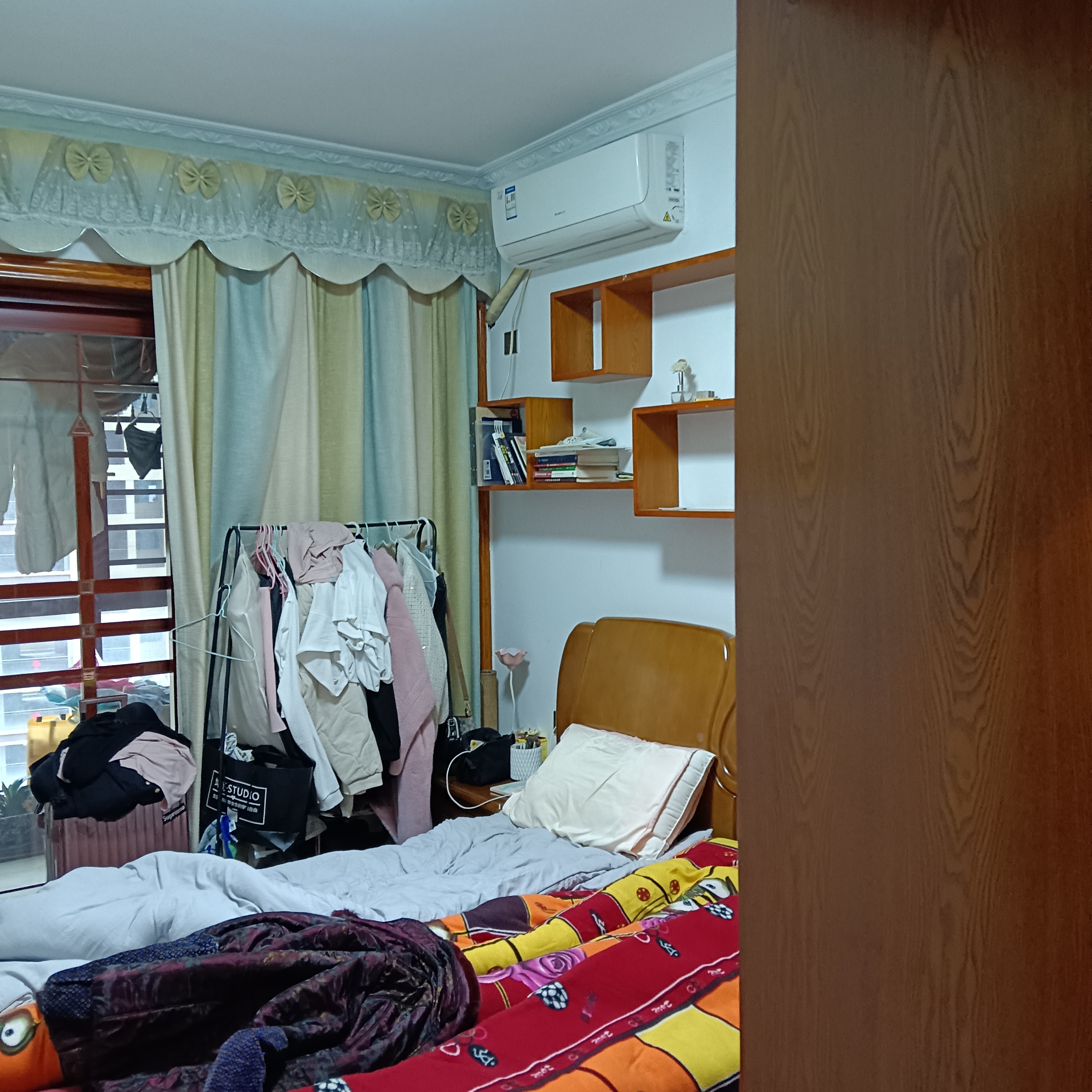 悦江山 4室2厅2卫 95.8万 悦江山 4室2厅2卫 95.8万客厅