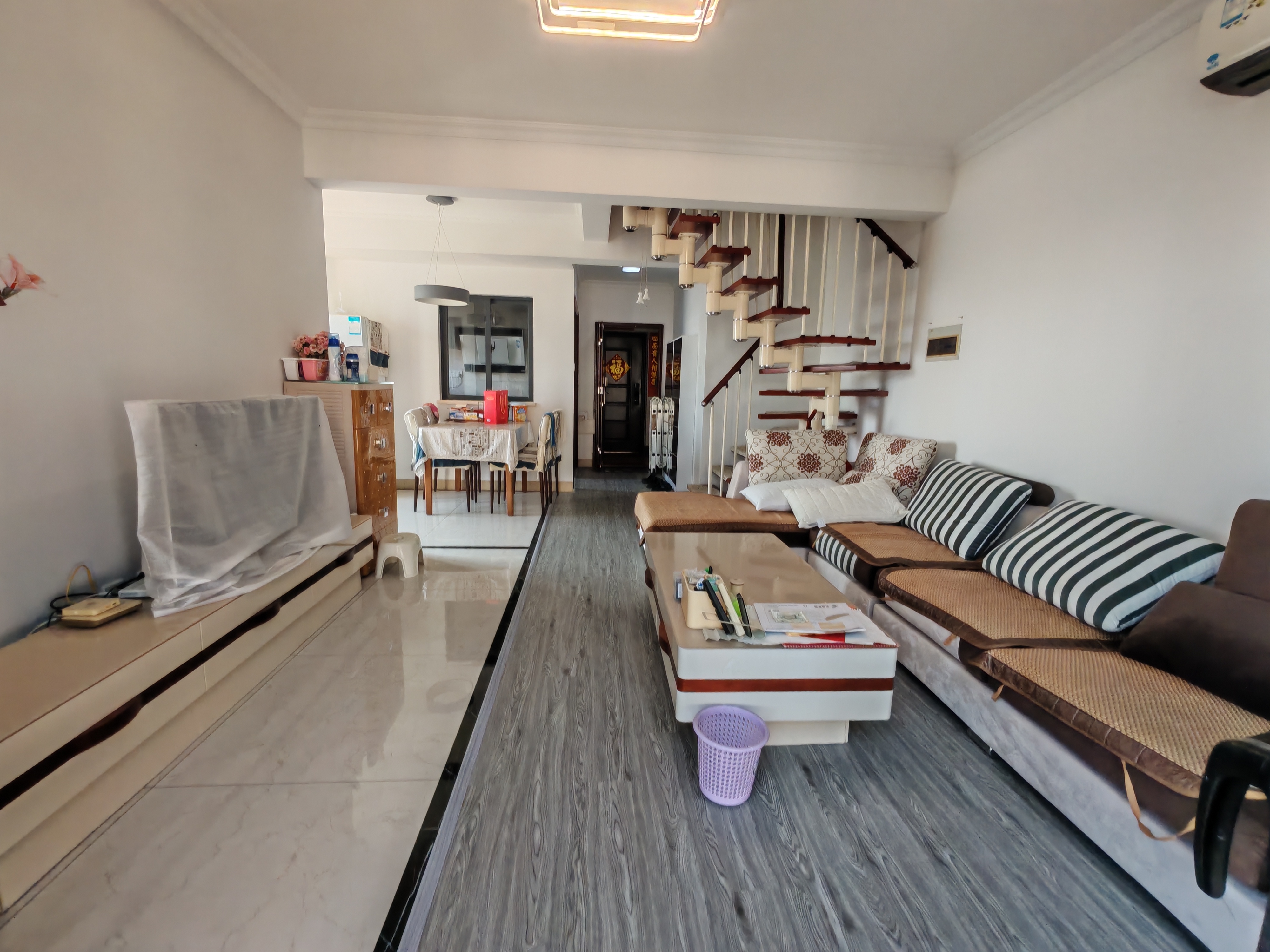 紫泉花坊 2室2厅2卫 115.0万 紫泉花坊 2室2厅2卫 115.0万客厅