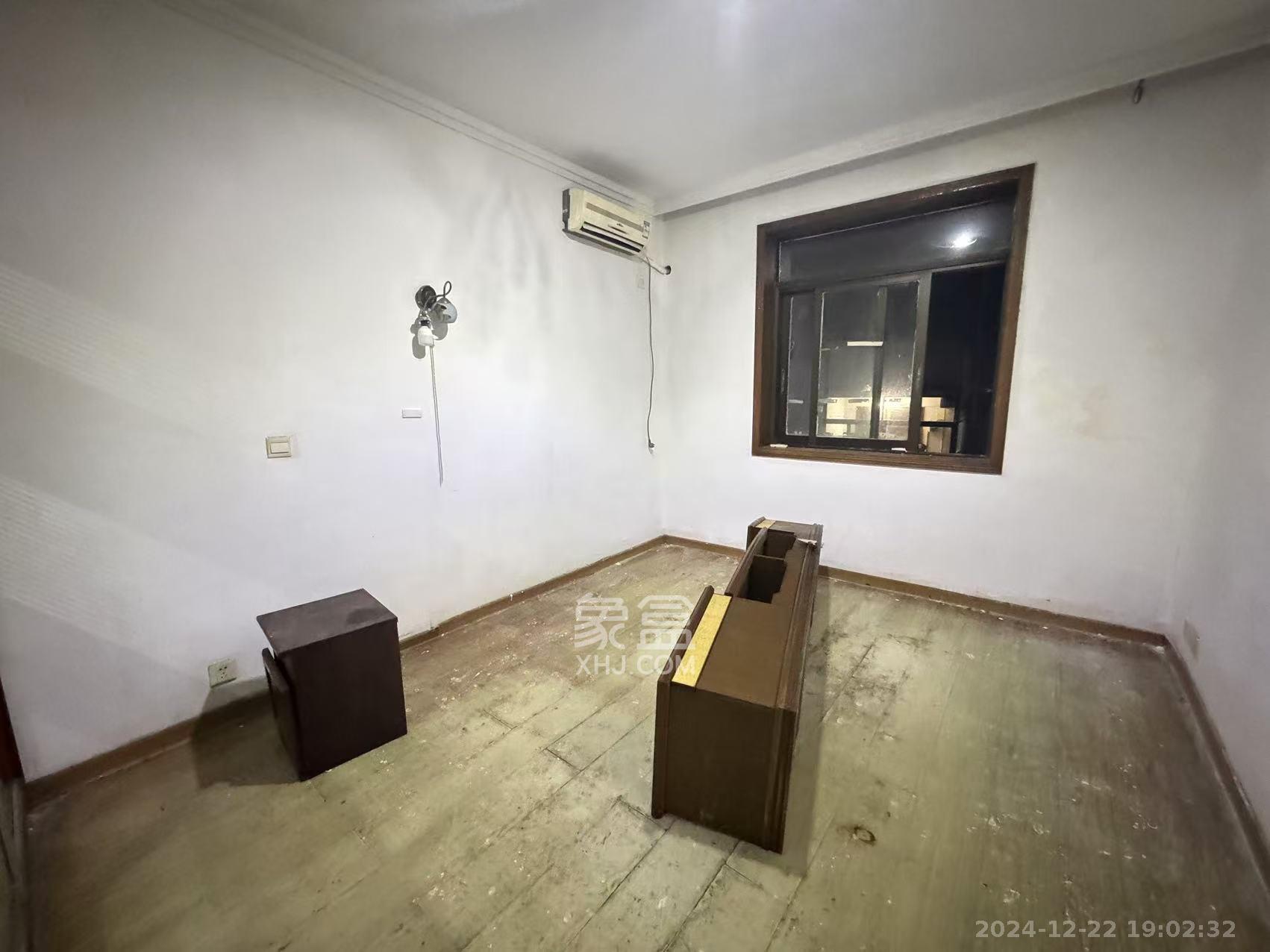 郊区外贸宿舍 2室1厅1卫 1500.0元/月 郊区外贸宿舍 2室1厅1卫 1500.0元/月室内图