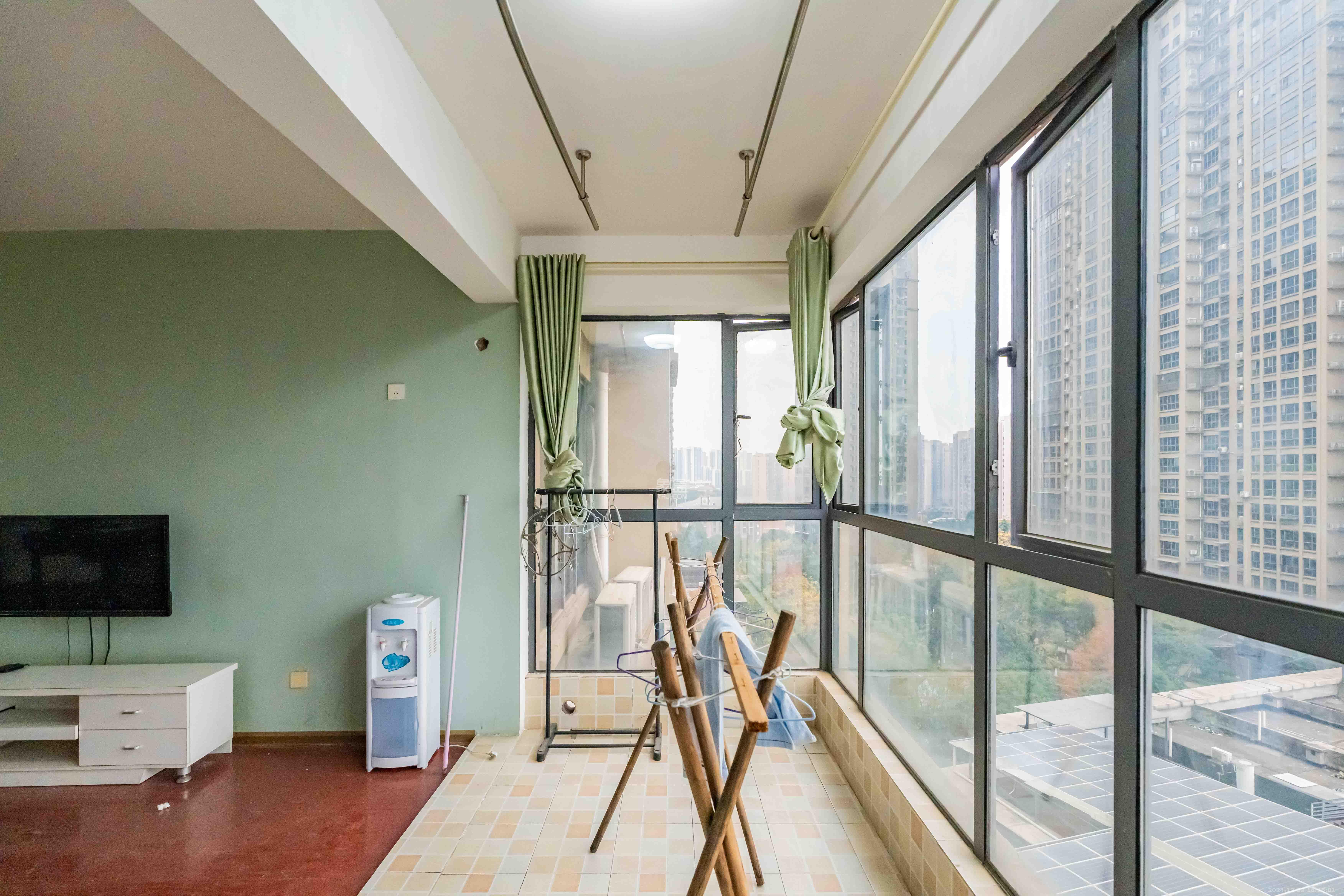 悦湖山  4室2厅1卫    1700.0元/月 悦湖山  4室2厅1卫    1700.0元/月室内图