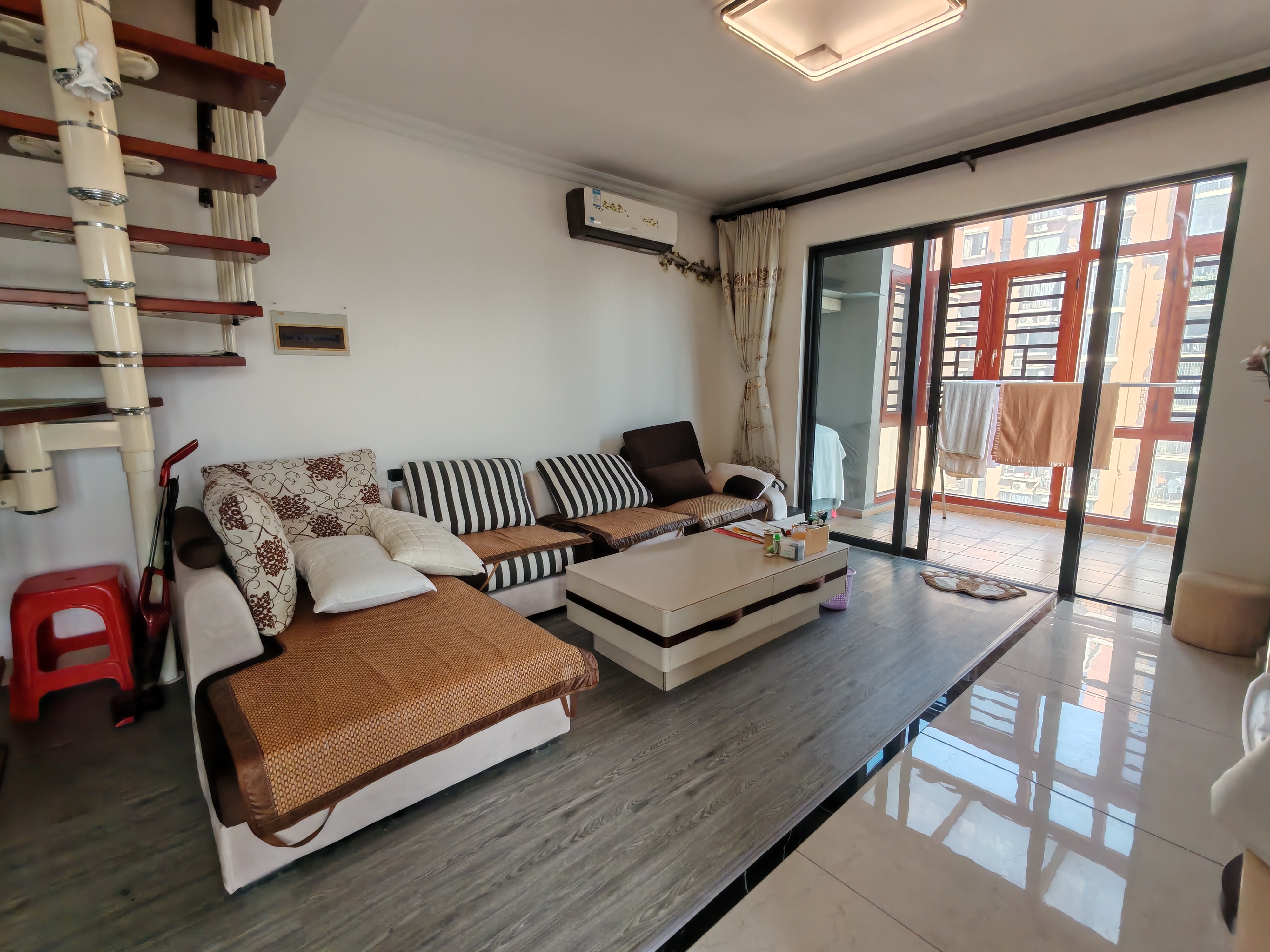 紫泉花坊 2室2厅2卫 115.0万 紫泉花坊 2室2厅2卫 115.0万客厅