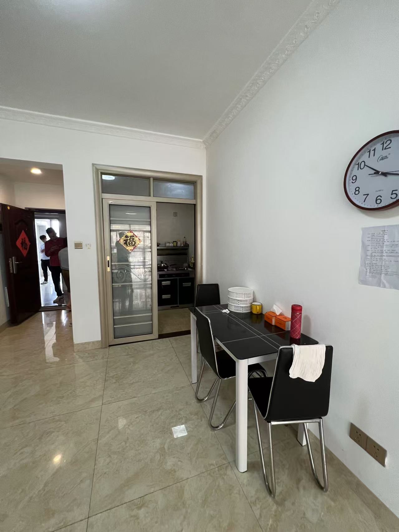 枫林雅郡 2室2厅2卫 130.0万 枫林雅郡 2室2厅2卫 130.0万客厅