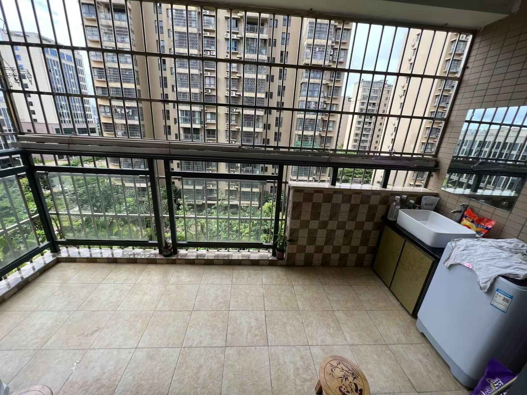 枫林雅郡 2室2厅2卫 130.0万 枫林雅郡 2室2厅2卫 130.0万客厅