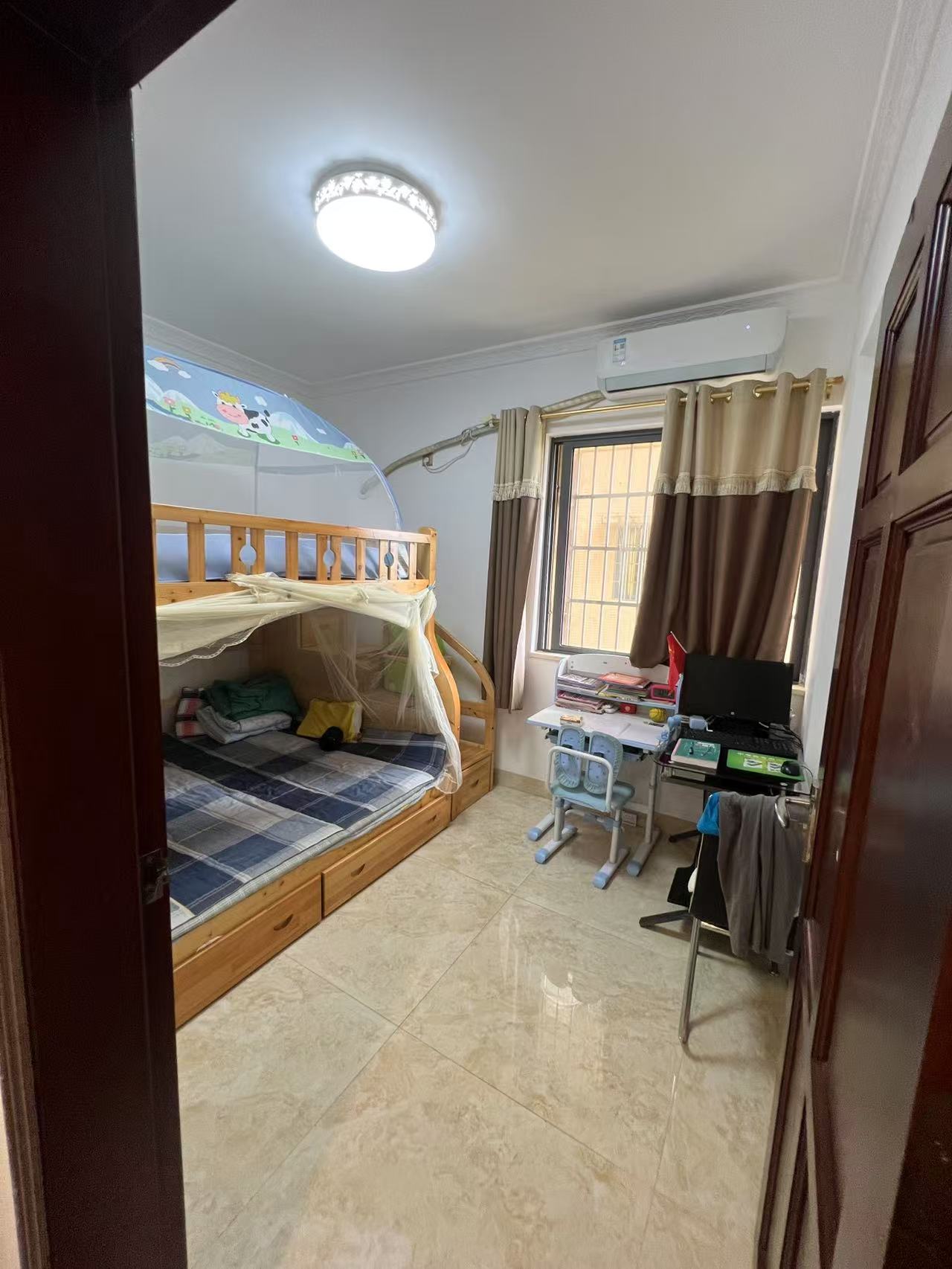 枫林雅郡 2室2厅2卫 130.0万 枫林雅郡 2室2厅2卫 130.0万客厅