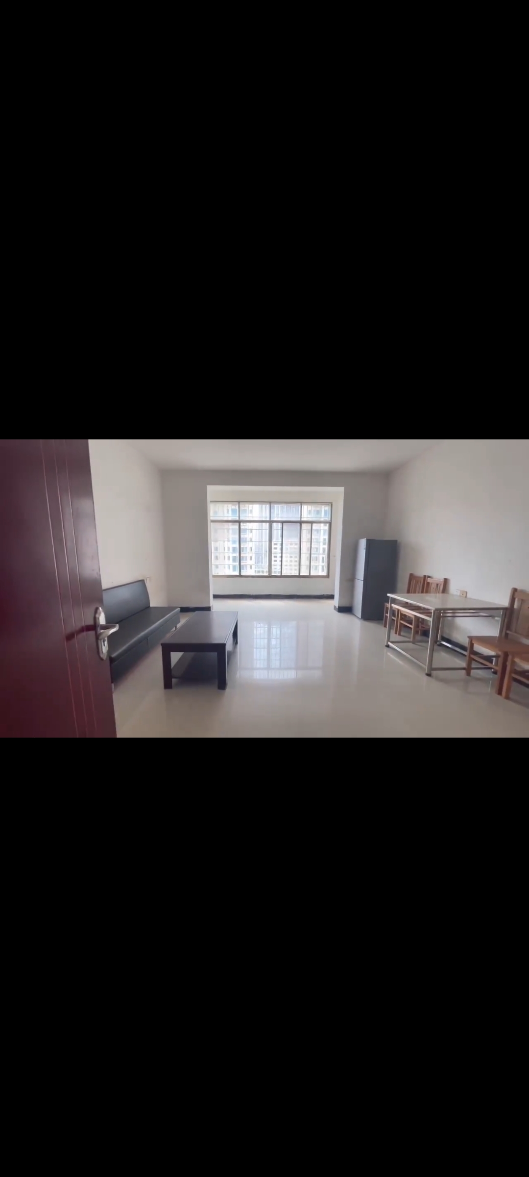 君怡家园  3室2厅2卫    40.0万客厅