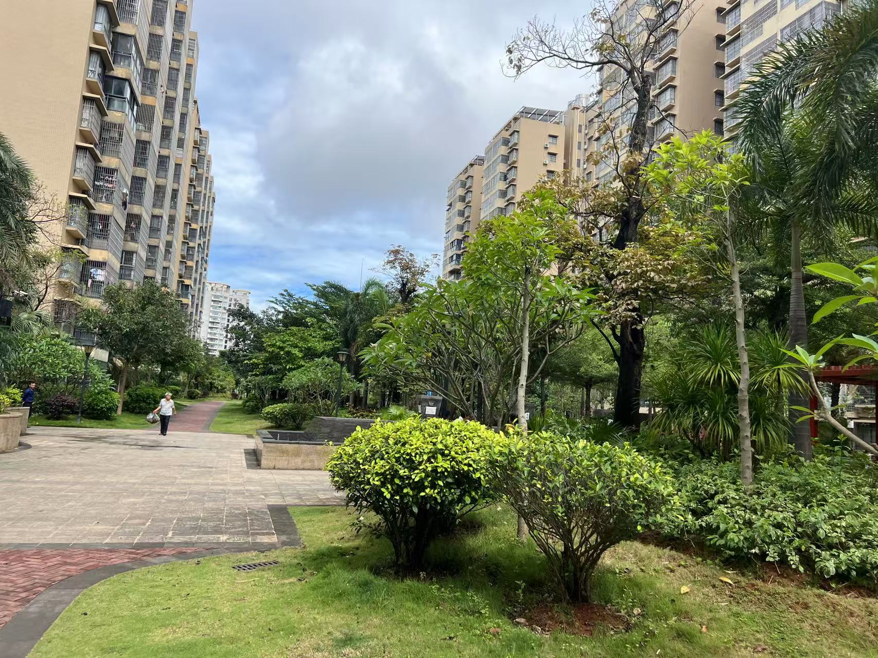 枫林雅郡 2室2厅2卫 130.0万 枫林雅郡 2室2厅2卫 130.0万客厅