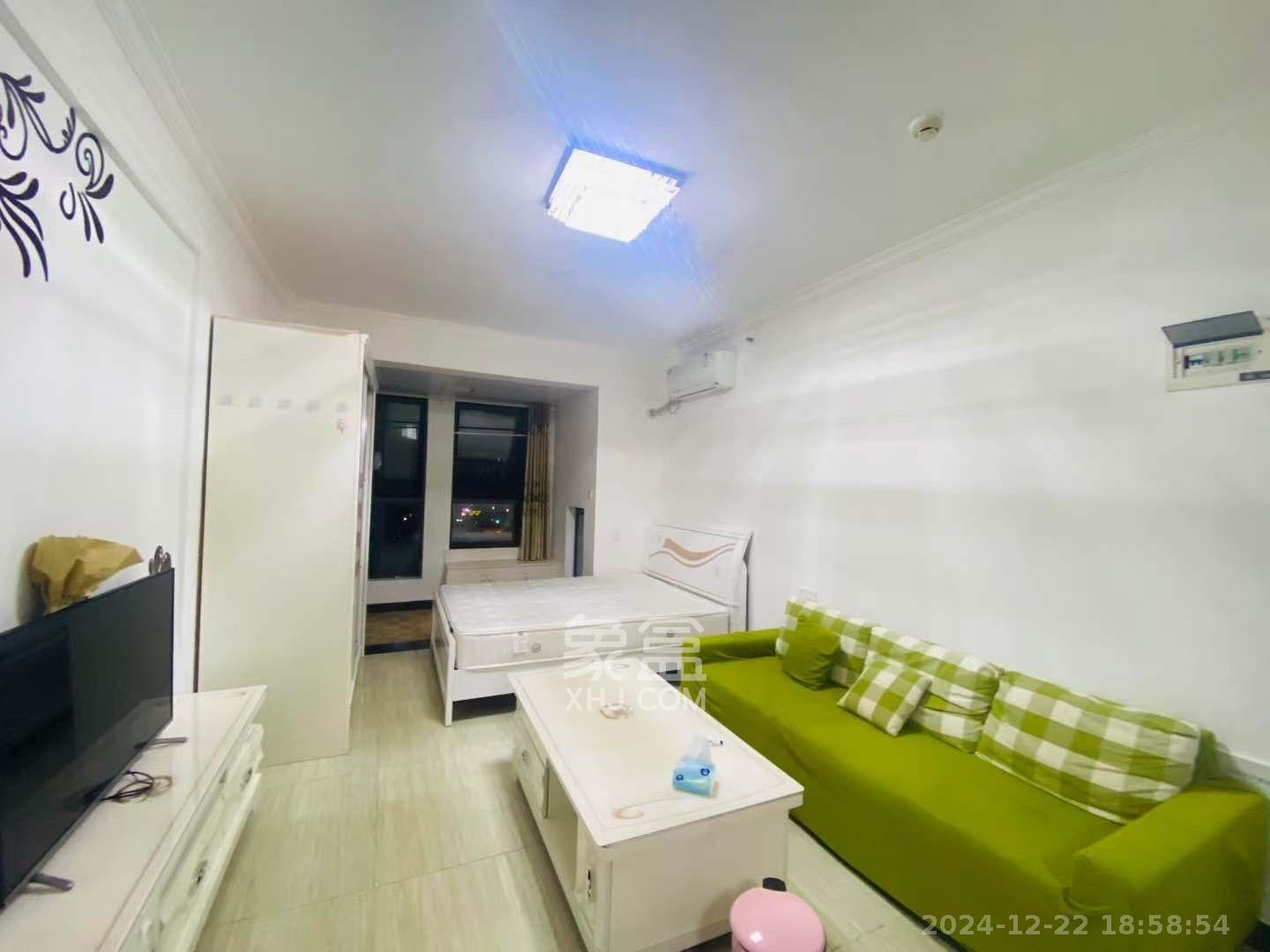 旭辉御府  1室1厅1卫    1350.0元/月