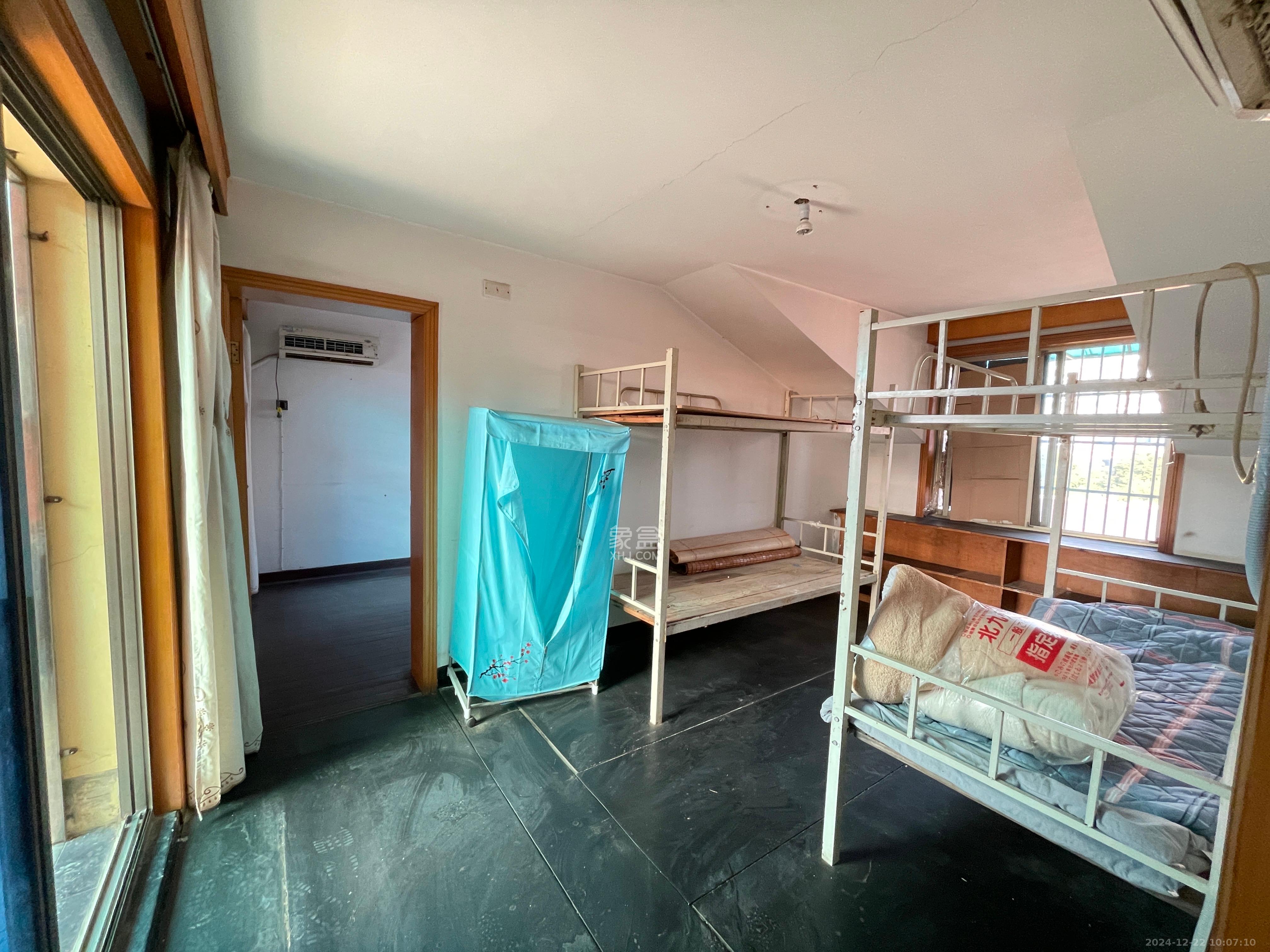 阳明山庄 5室2厅3卫 2300.0元/月 阳明山庄 5室2厅3卫 2300.0元/月室内图