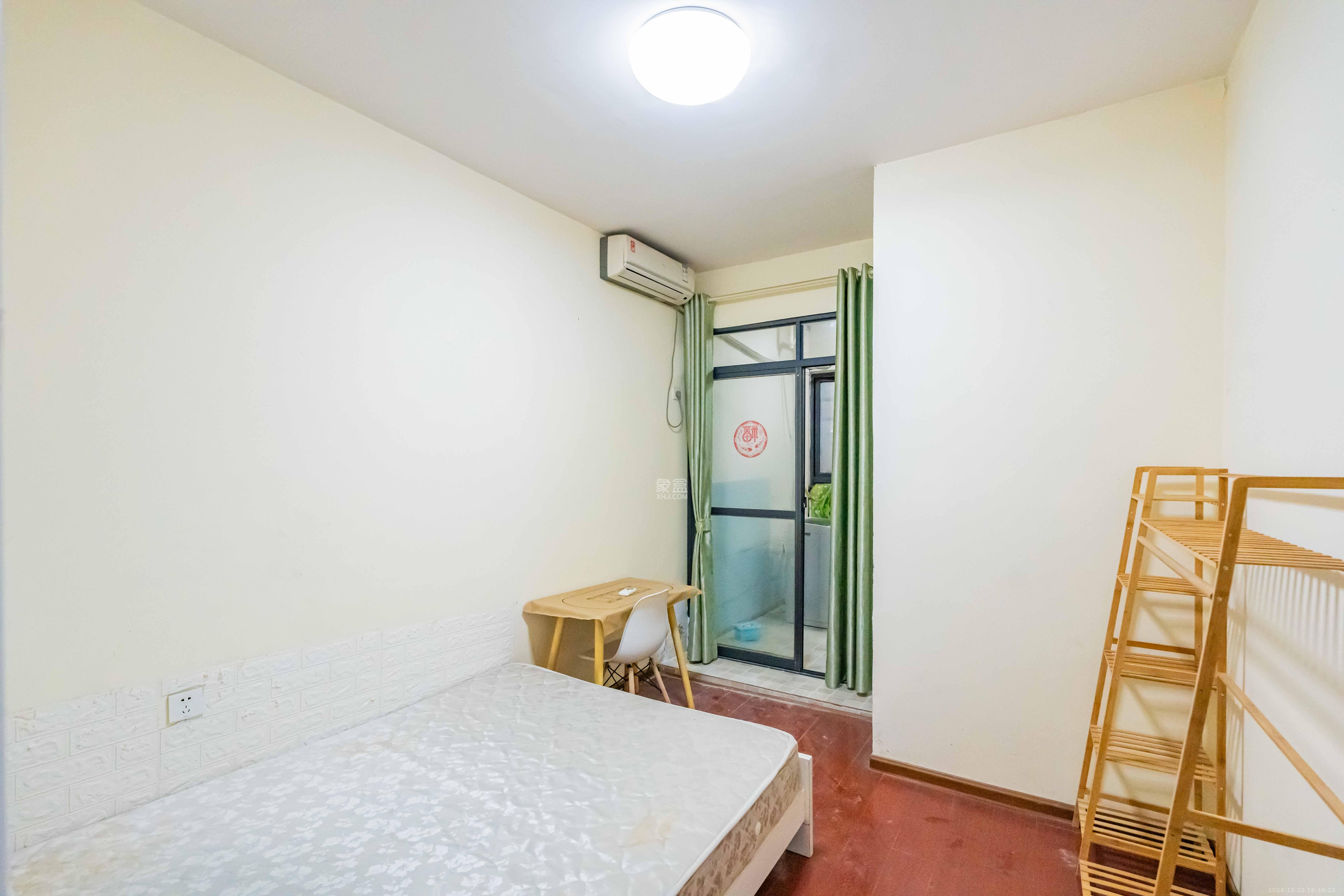 悦湖山  4室2厅1卫    1700.0元/月 悦湖山  4室2厅1卫    1700.0元/月室内图