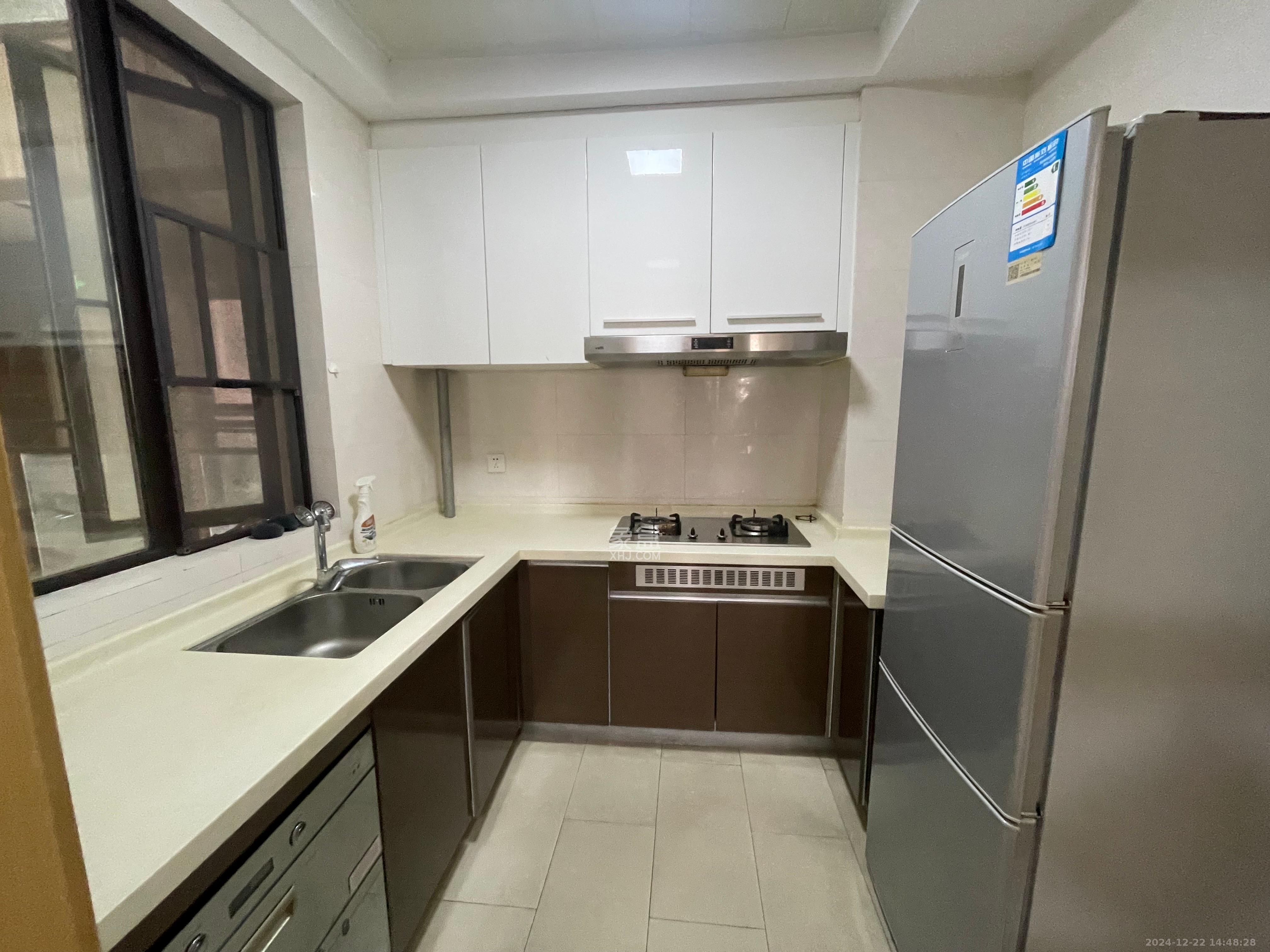 中海国际三期 3室2厅2卫 2500.0元/月 中海国际三期 3室2厅2卫 2500.0元/月室内图