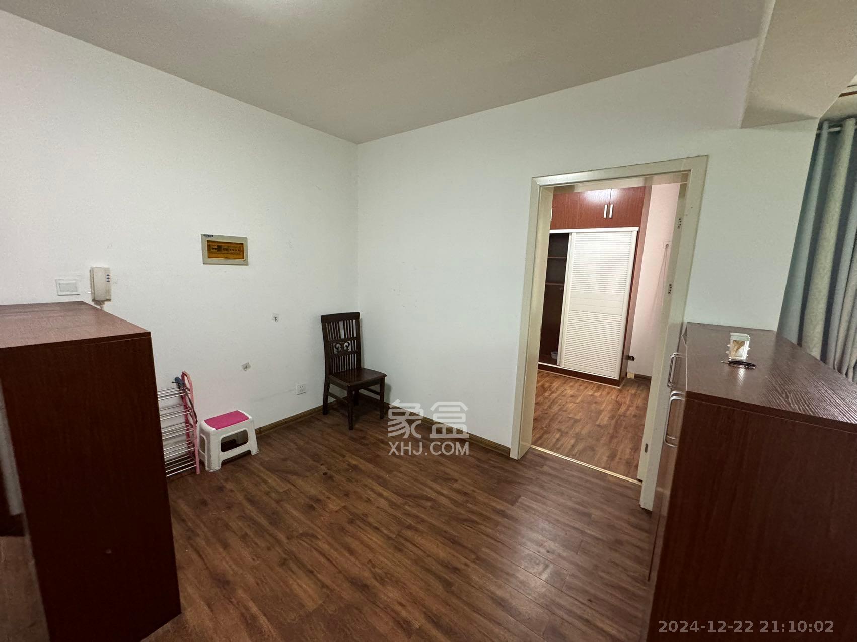 恩瑞麓山名园(龙王港小区)  2室1厅1卫    2000.0元/月 恩瑞麓山名园(龙王港小区)  2室1厅1卫    2000.0元/月室内图