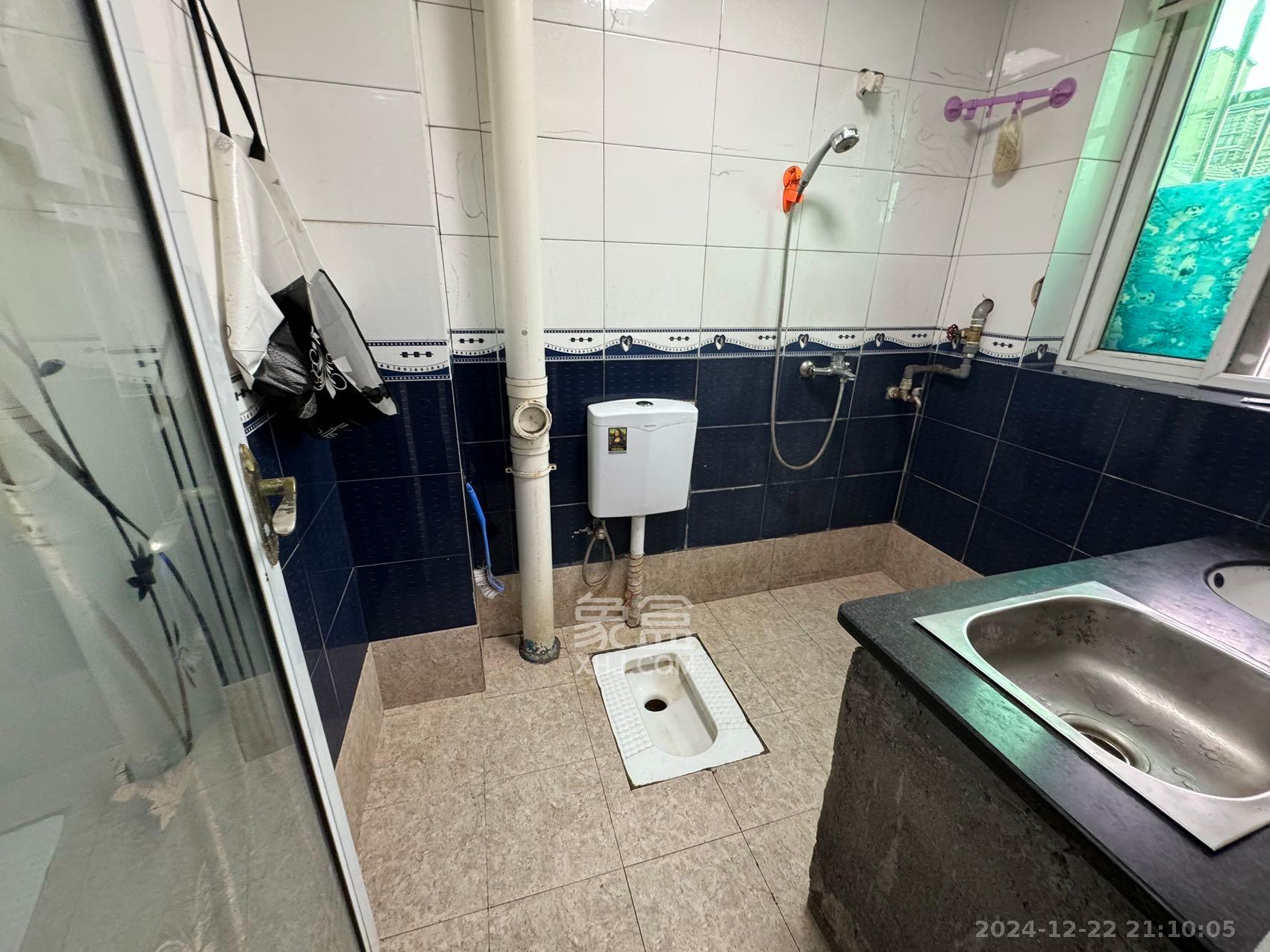 恩瑞麓山名园(龙王港小区)  2室1厅1卫    2000.0元/月 恩瑞麓山名园(龙王港小区)  2室1厅1卫    2000.0元/月室内图