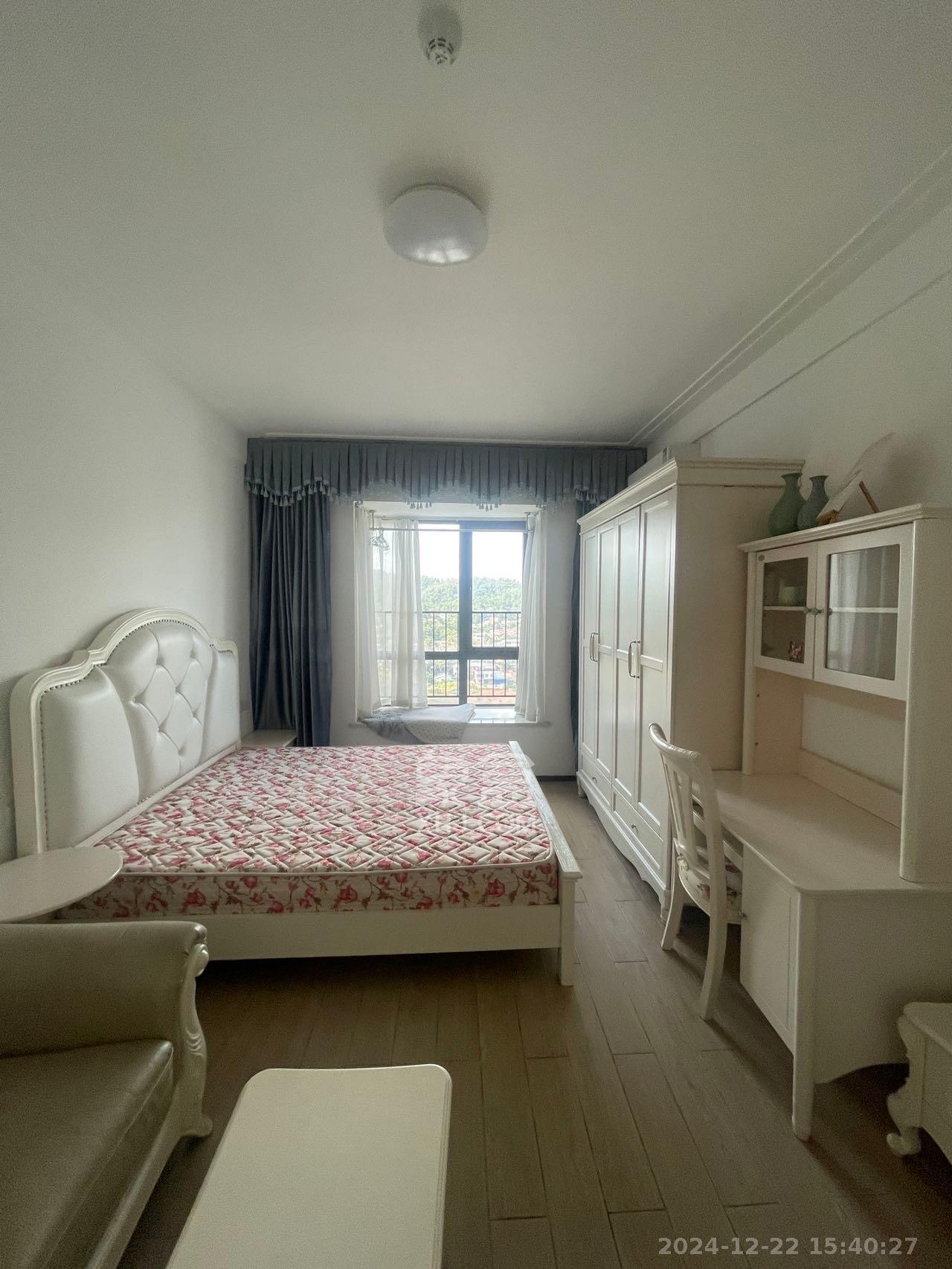 中海国际二期  1室1厅1卫    1300.0元/月 中海国际二期  1室1厅1卫    1300.0元/月室内图1