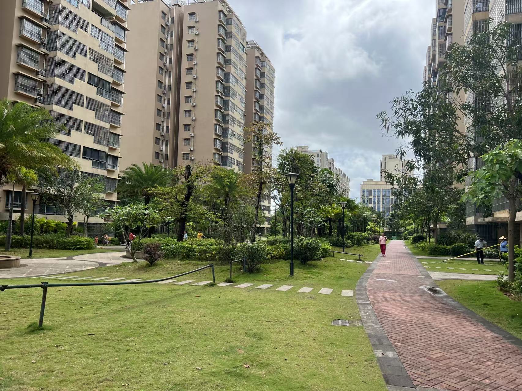 枫林雅郡 2室2厅2卫 130.0万 枫林雅郡 2室2厅2卫 130.0万客厅